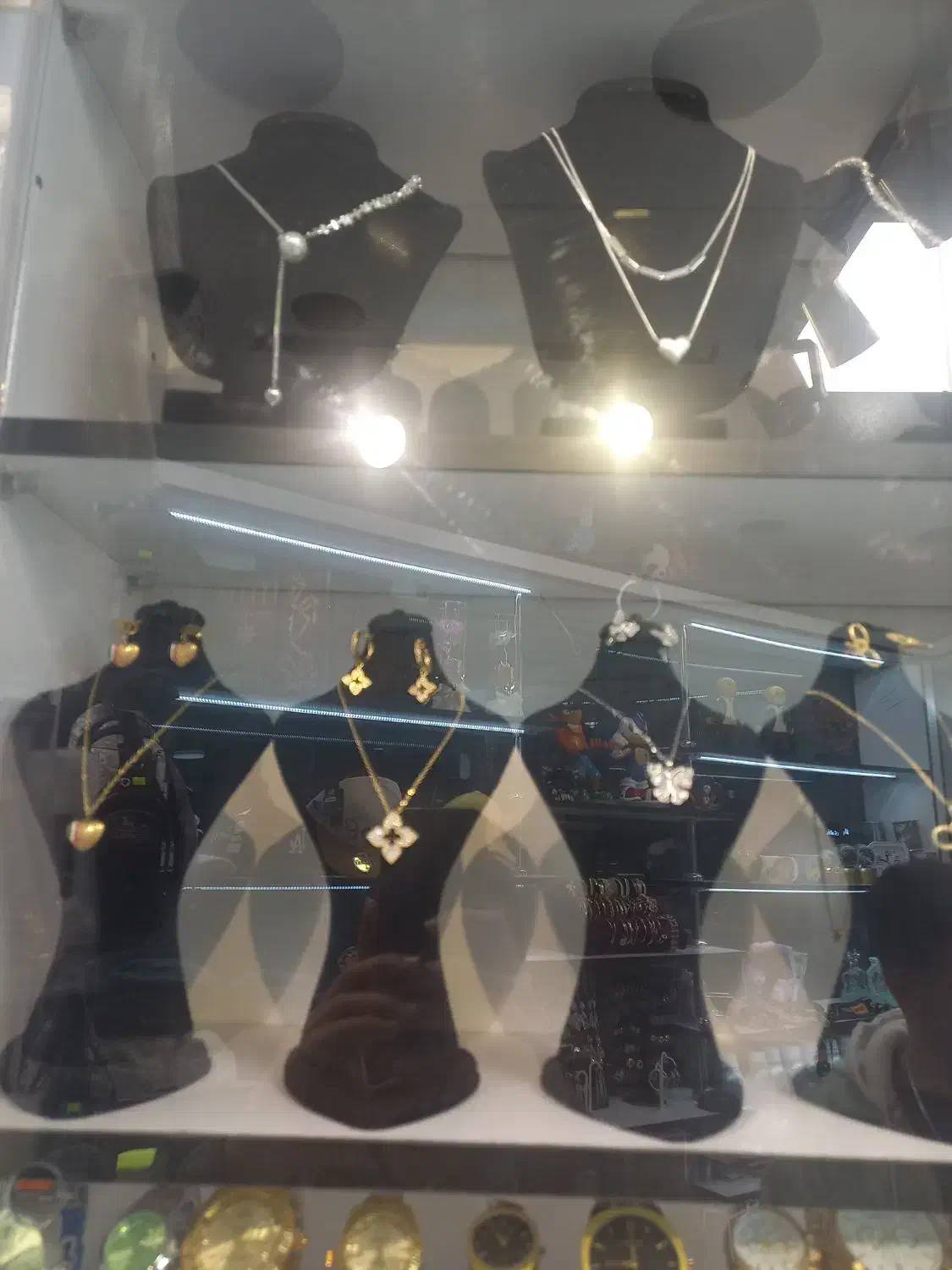 مانکن بدلیجات|زیورآلات و اکسسوری|هشتگرد, هشتگرد قدیم|دیوار