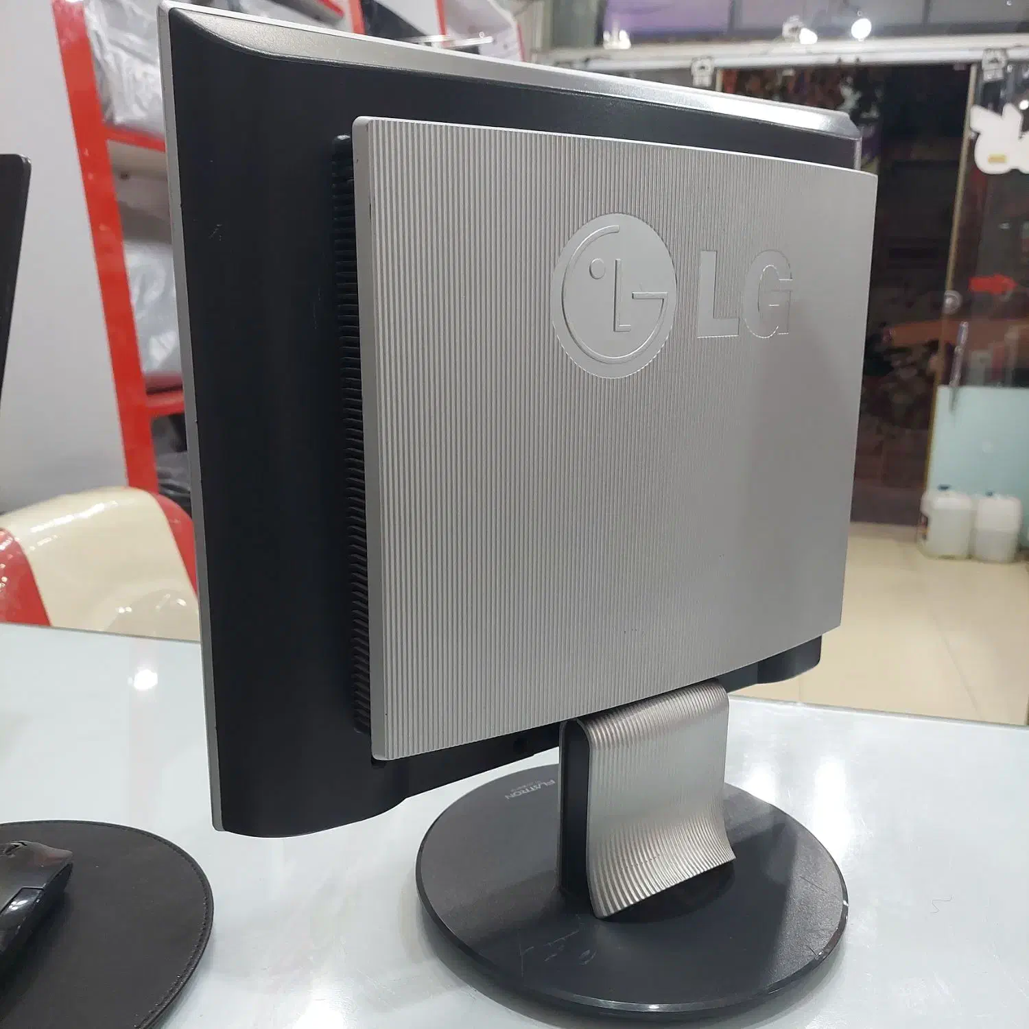 مانیتور 17 اینچ LG|قطعات و لوازم جانبی رایانه|خمینیشهر, |دیوار