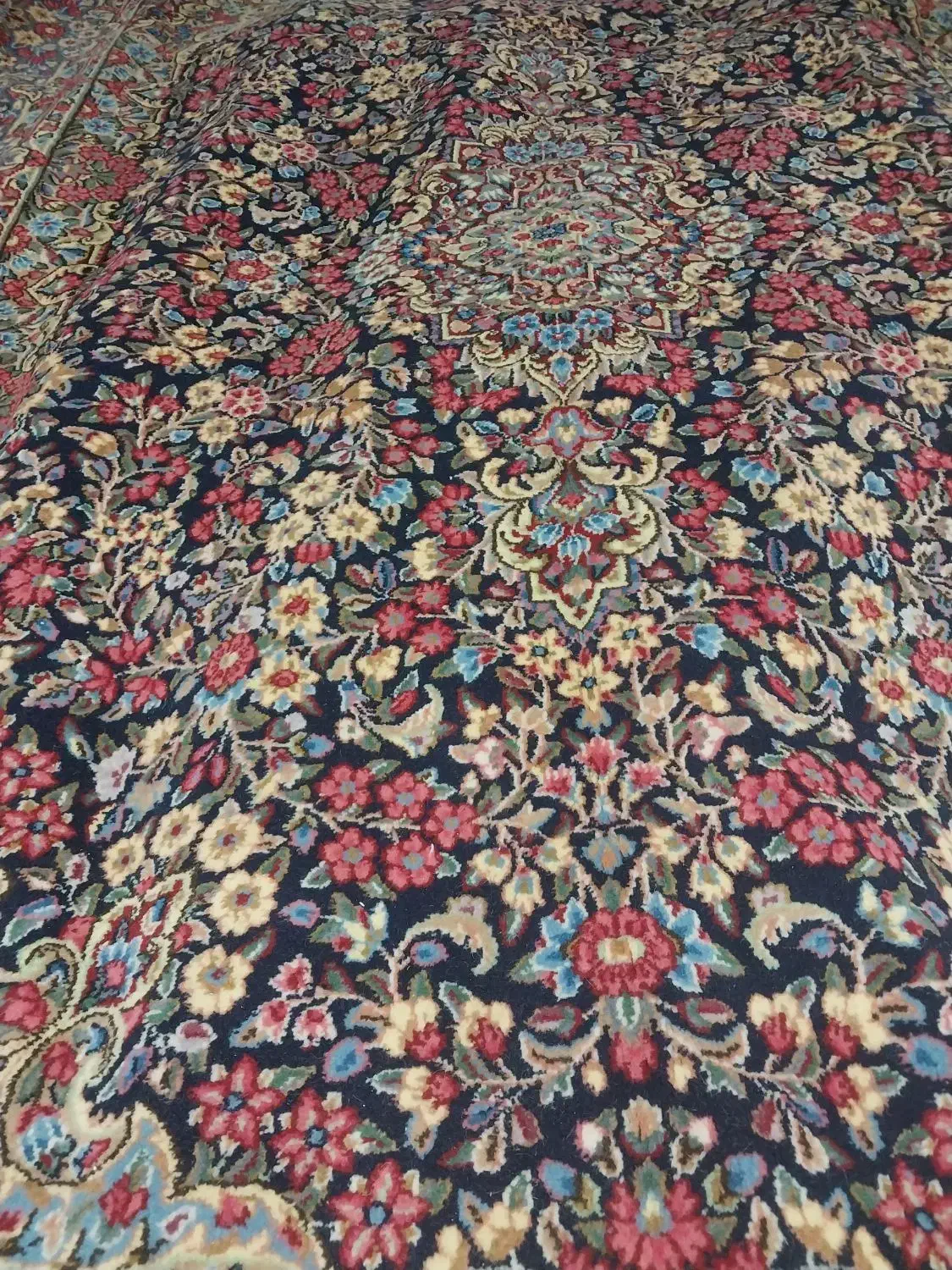 ۹ متری ۷۰ جفت راور|فرش|کرمان, |دیوار