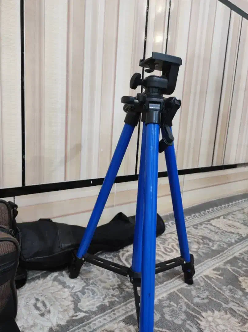 سه عدد دوربین و یک پایه به فروش میرسد|دوربین عکاسی و فیلم‌برداری|دزفول, |دیوار