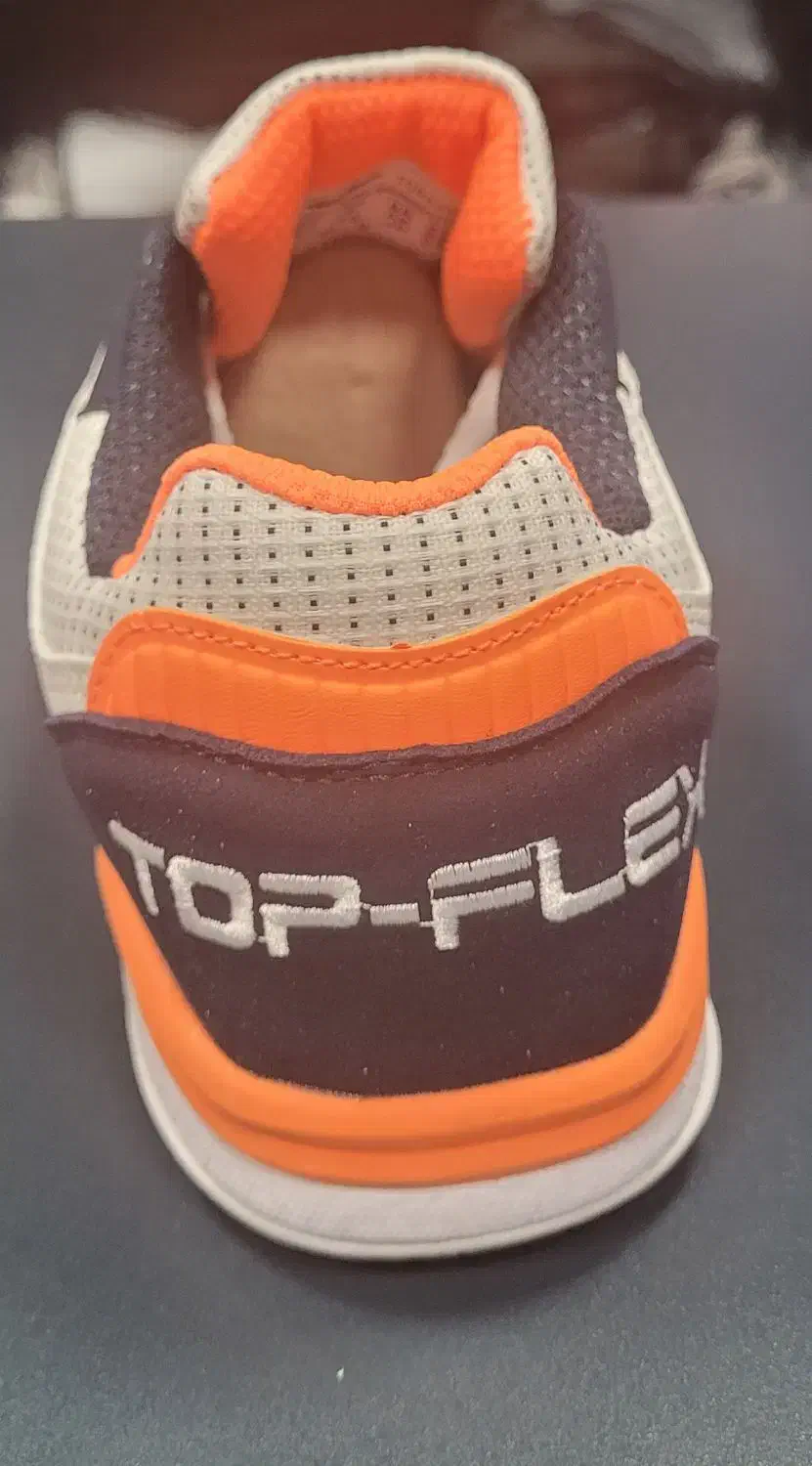 کتونی فوتسال جوما|کیف، کفش، کمربند|رشت, کاکتوس|دیوار