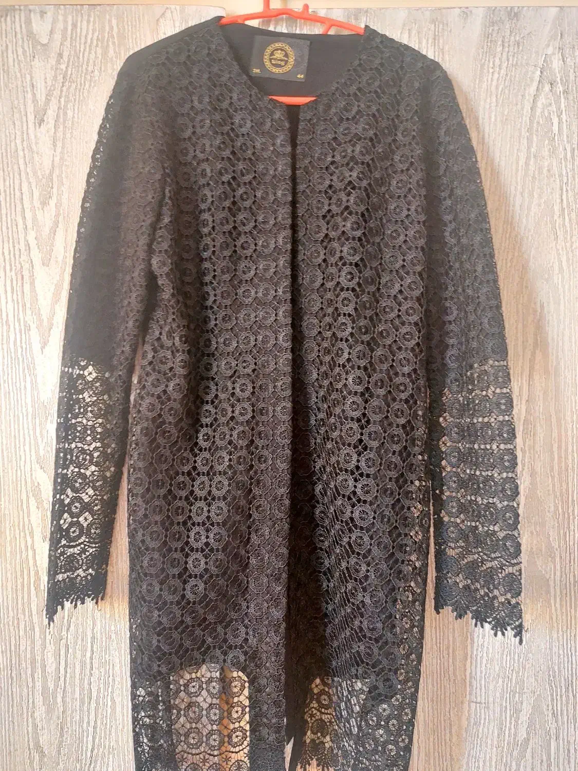 گیپور ۶۰۰تومن و مانتو سفید ۱تومن|لباس|شیراز, قدوسی شرقی|دیوار