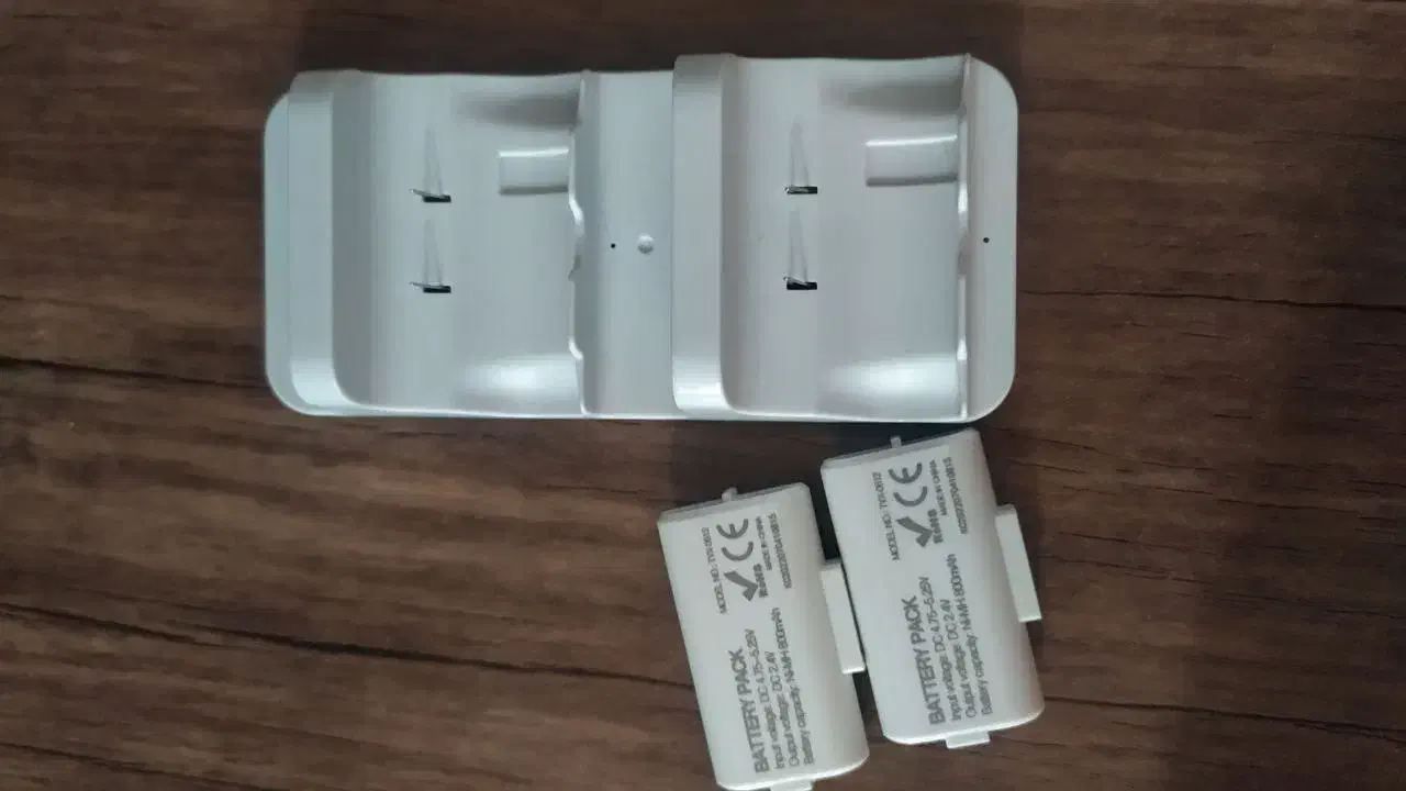 پایه شارژر ایکس باکس سری اس و وان|کنسول، بازی ویدئویی و آنلاین|خرمآباد, |دیوار