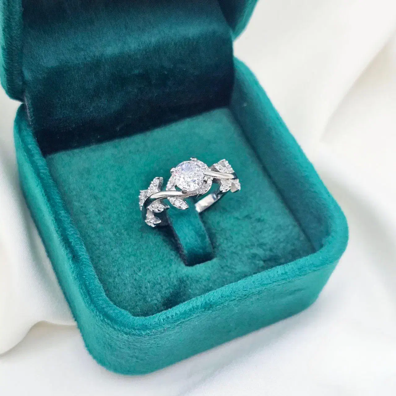 انگشتر جواهر تمام نقره مدل تکتاش و گندم خوش یمن|بدلیجات|تبریز, |دیوار