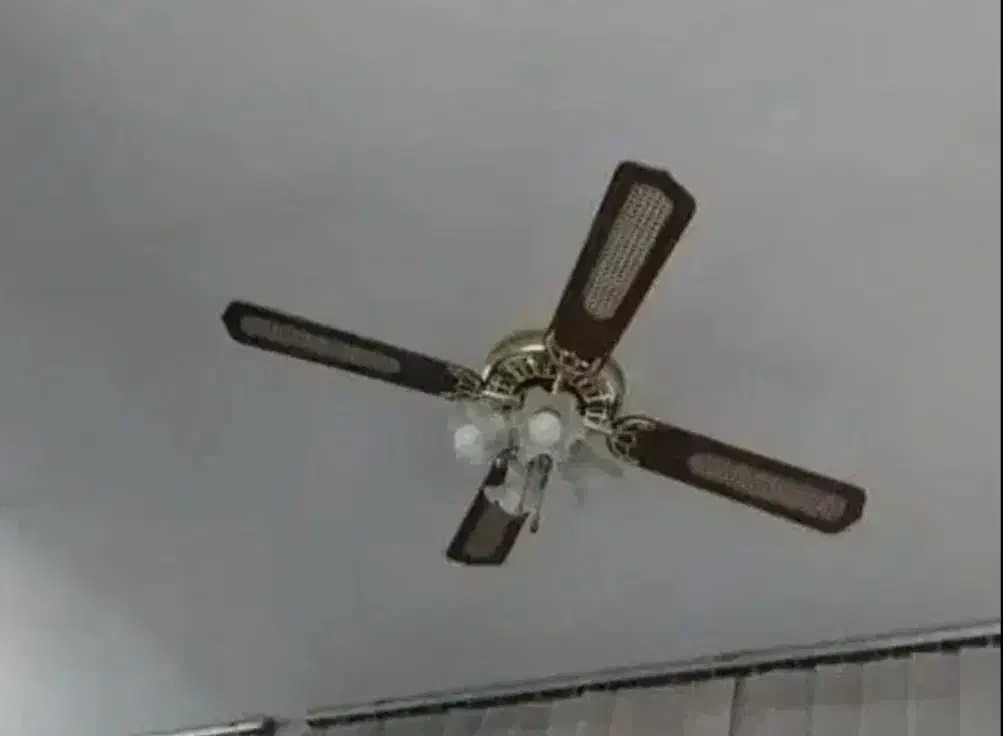 لوستر پنکه دار|لوستر و چراغ آویز|قدس, شهر‌قدس|دیوار