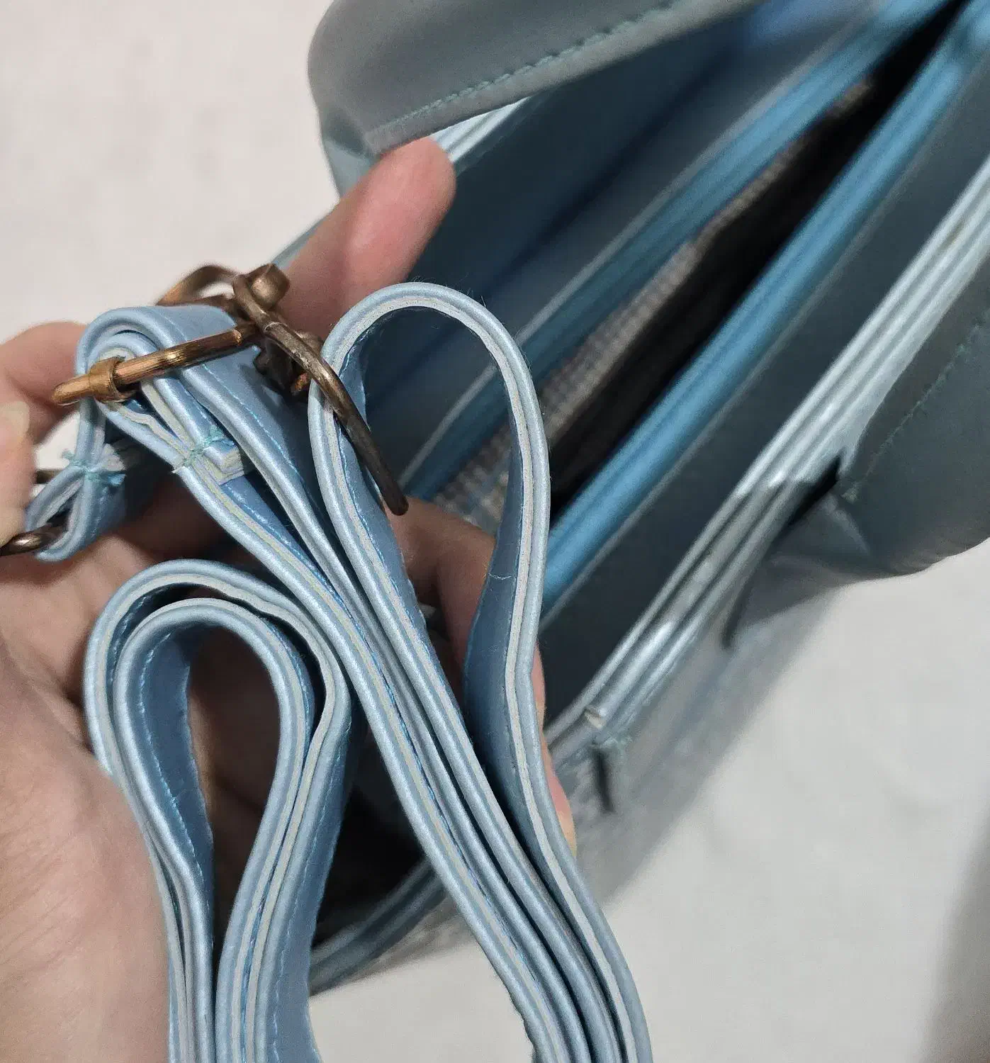 کیف آبی|کیف، کفش، کمربند|دورود, |دیوار