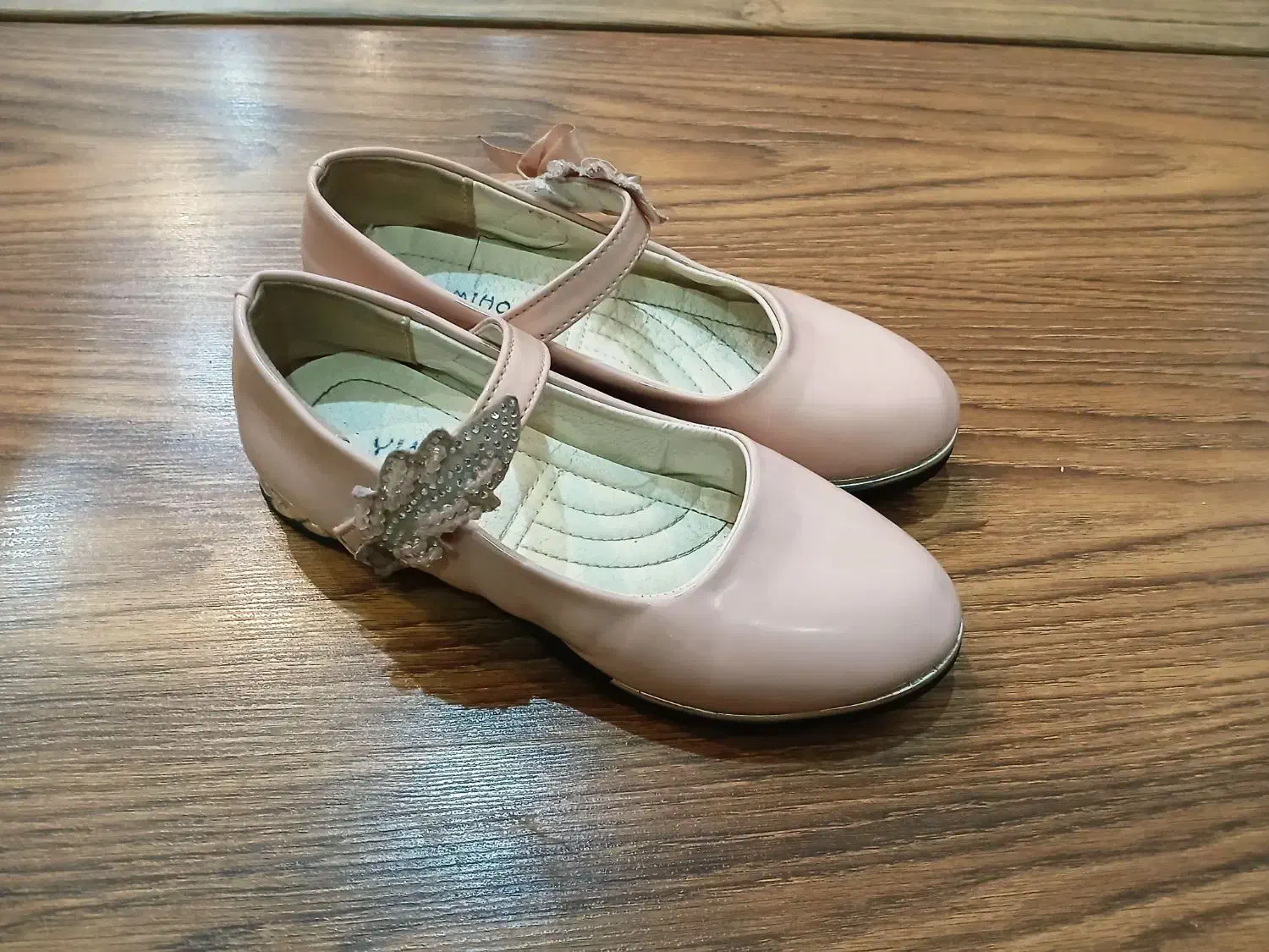 کفش مجلسی بچگانه|کفش و لباس بچه|رشت, چله خانه|دیوار