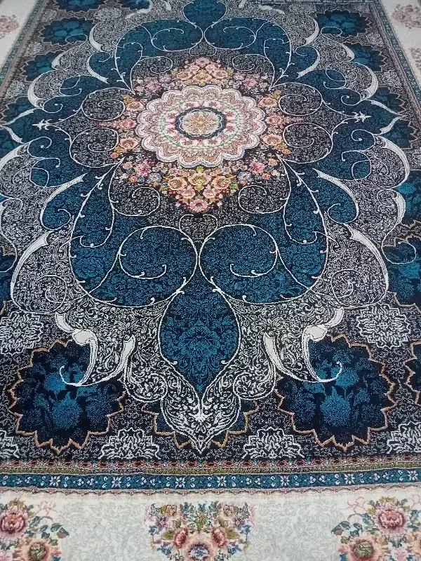 یک جفت فرش فروشی می‌باشد|فرش|دلیجان, |دیوار