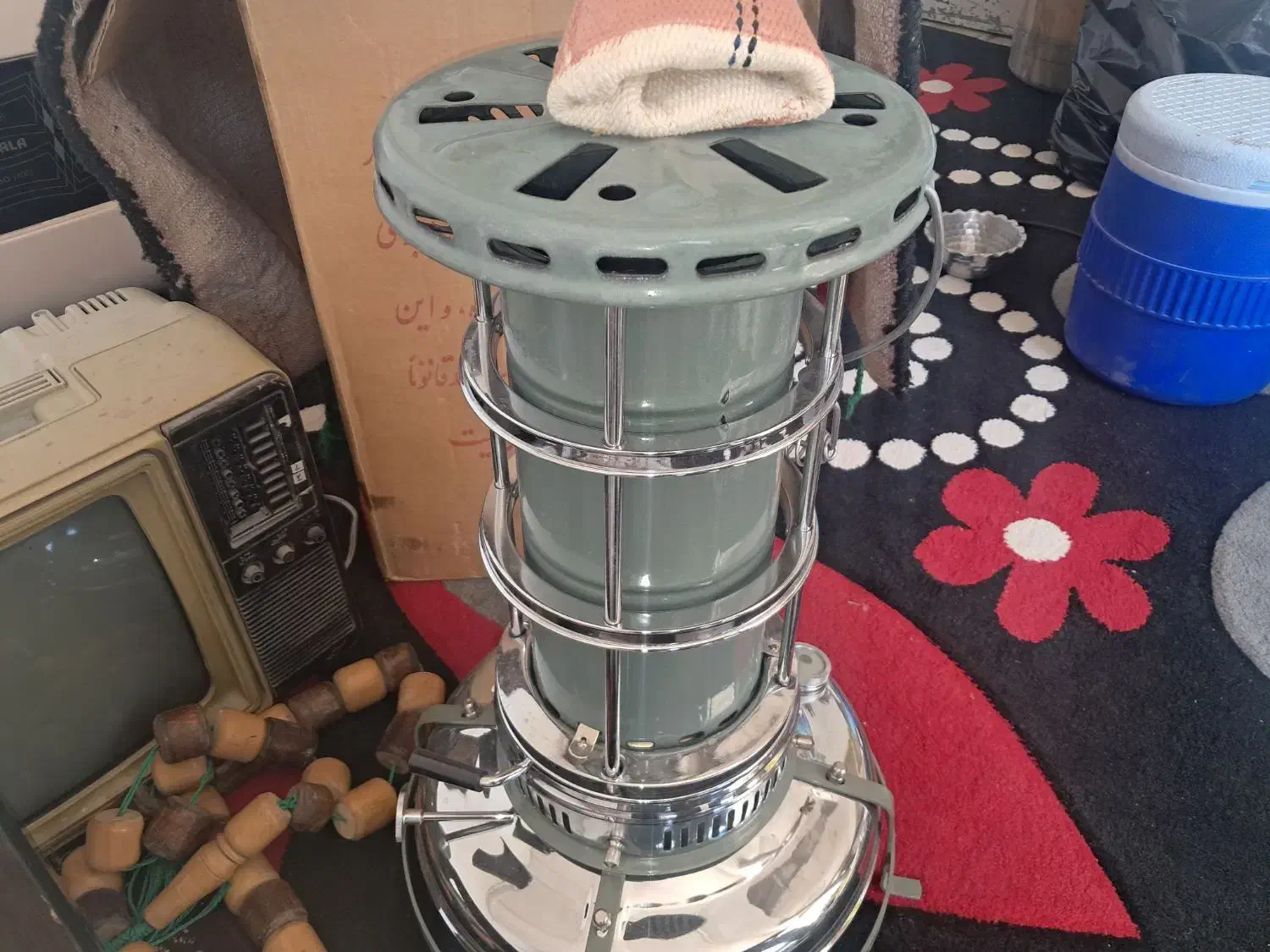 مقداری وسیله عتیقه و انتیک|کلکسیون اشیاء عتیقه|مبارکه, |دیوار