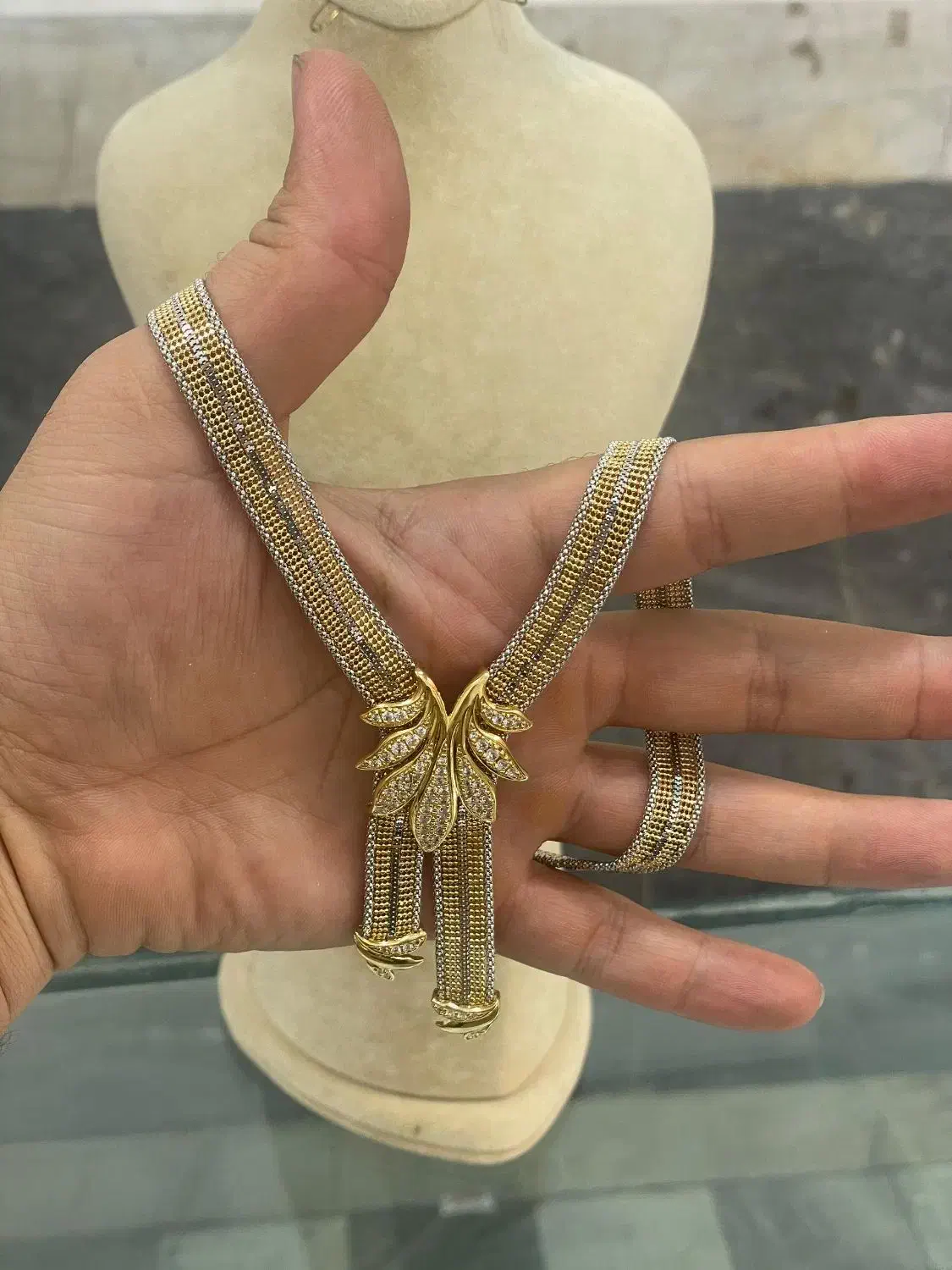 گردنبند بدون اجرت سوئیس(زرگری فلوریا)|جواهرات|تبریز, |دیوار