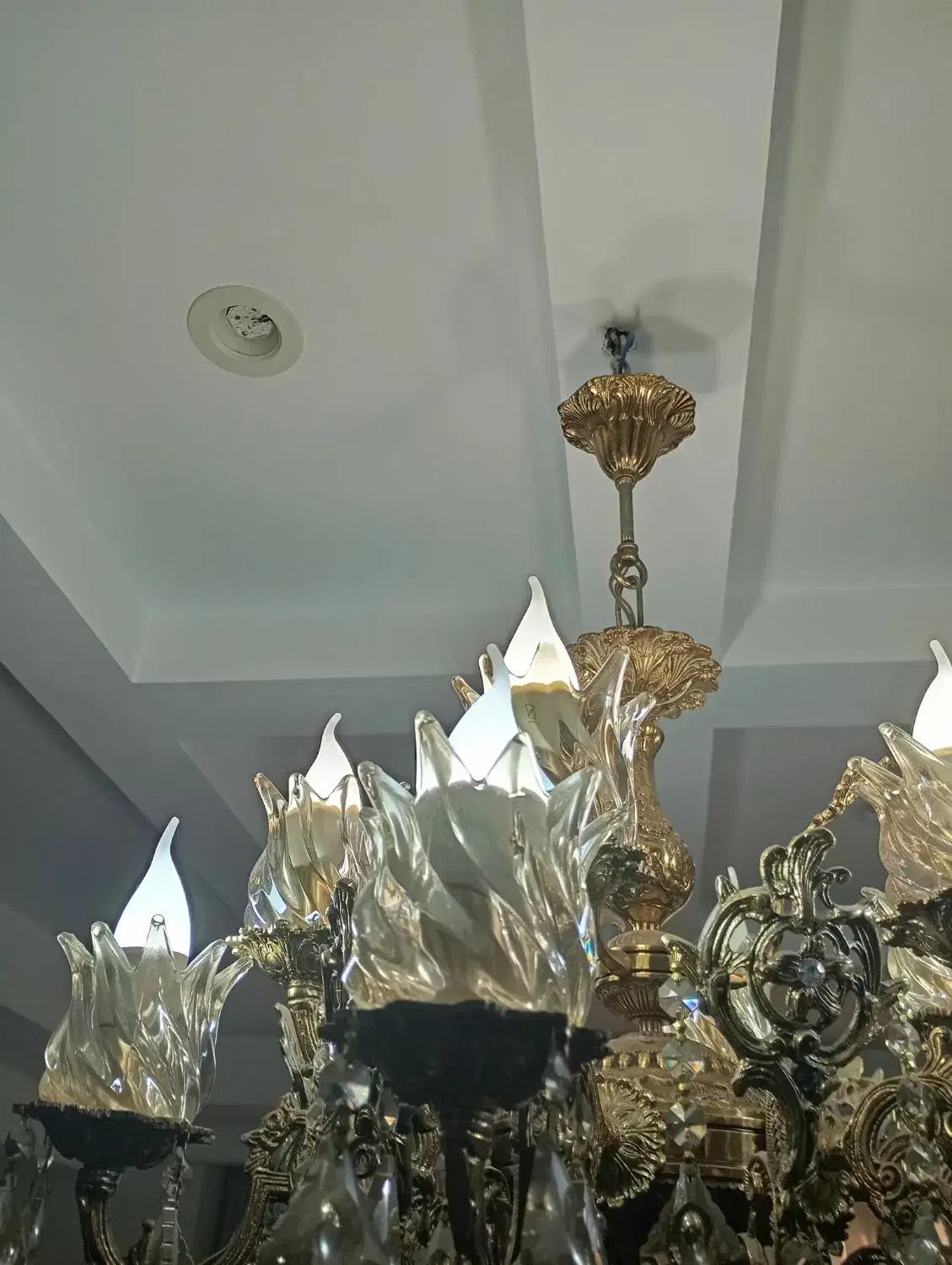 لوستر برنجی ۱۲شعله|لوستر و چراغ آویز|تهران, دهقان|دیوار