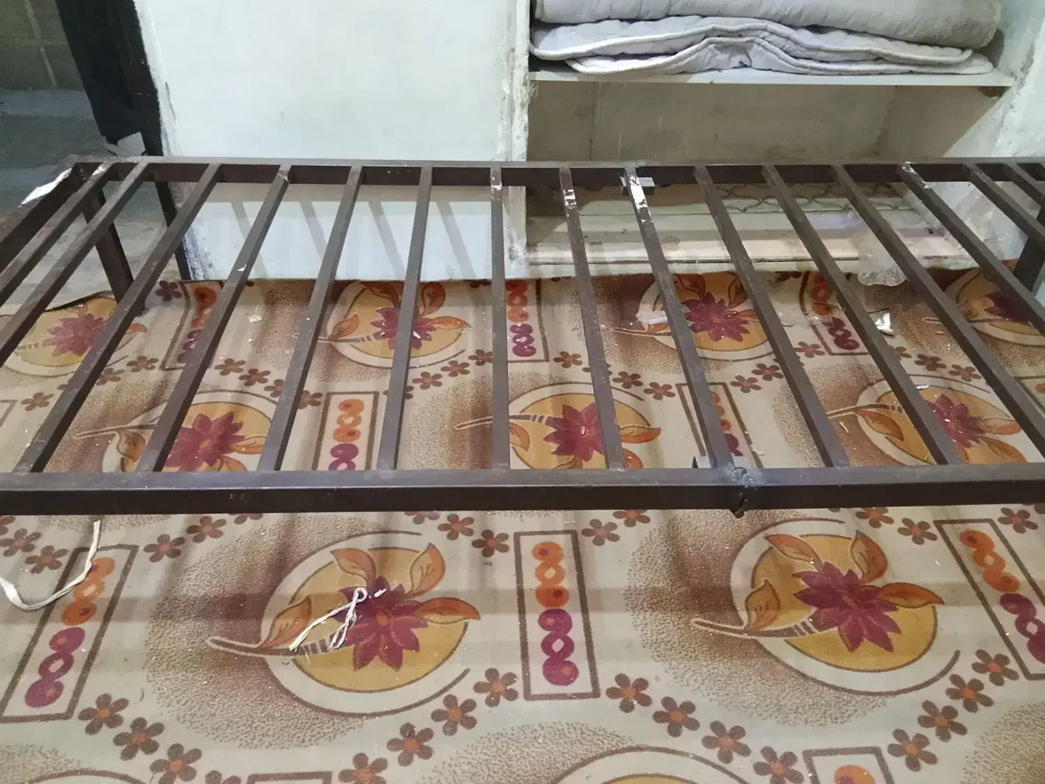 تخت آهنی|تخت و سرویس خواب|قم, قم نو|دیوار