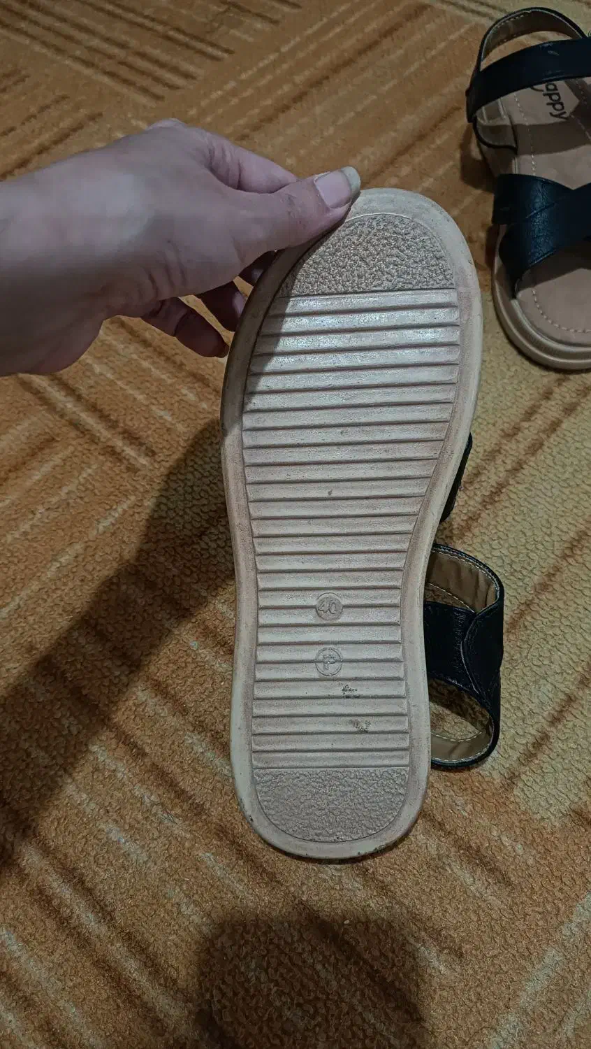 صندل نو به علت بزرگ بودن سایز|کیف، کفش، کمربند|فومن, |دیوار