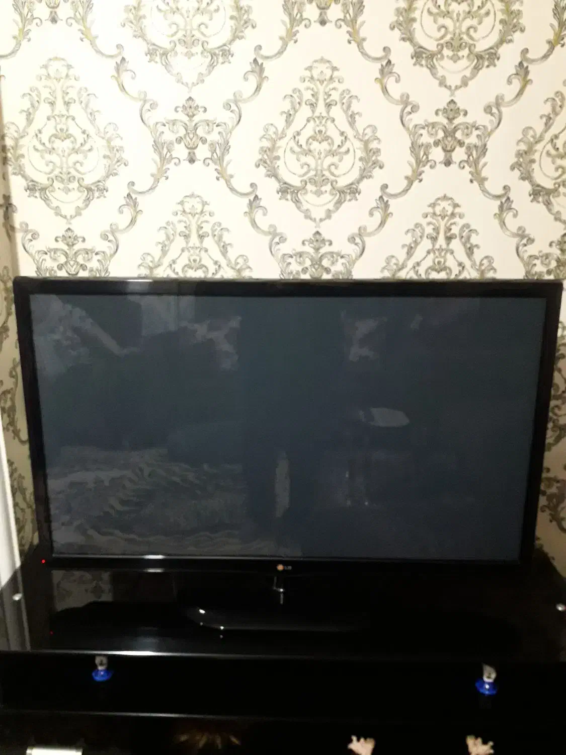 تلوزیون ۴۲ اینچ|تلویزیون و پروژکتور|لنگرود, |دیوار