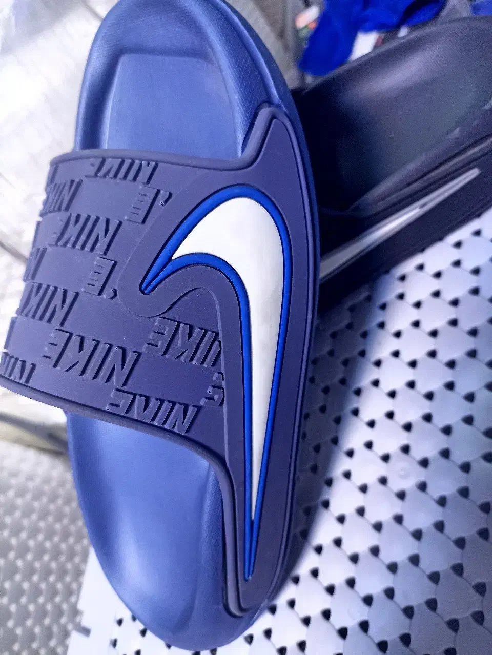 دمپایی نایک|کیف، کفش، کمربند|قم, باغ شریفی|دیوار