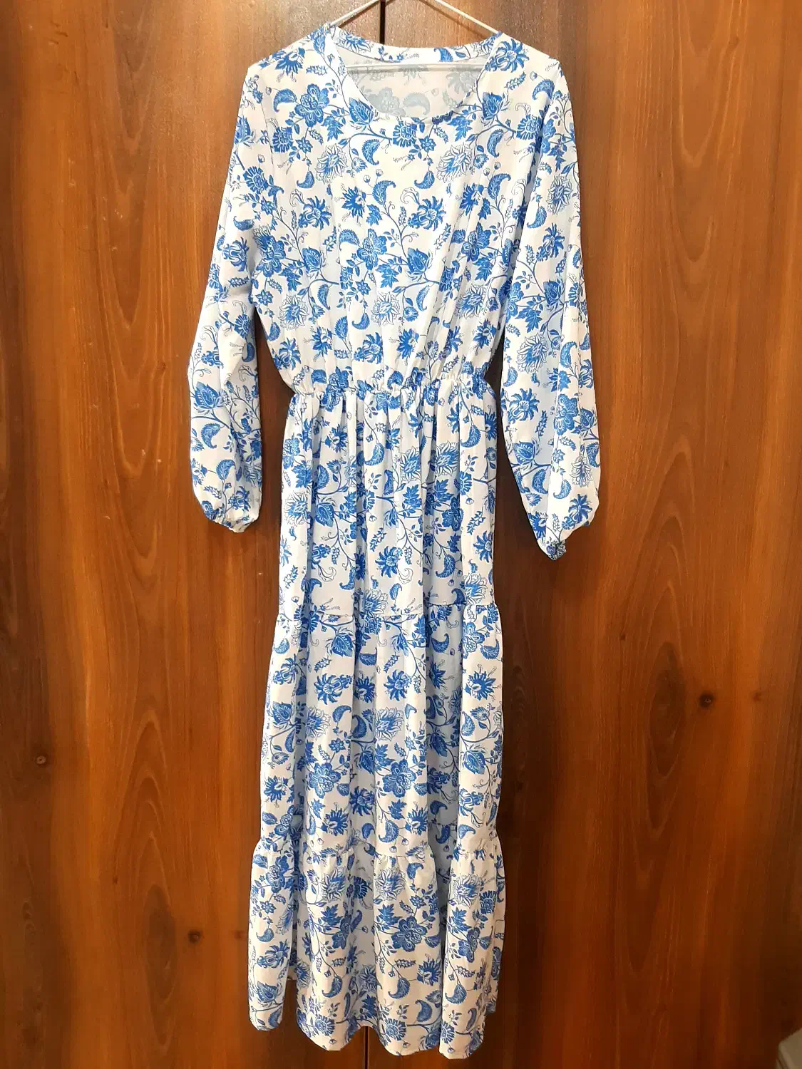 پیراهن ساحلی|لباس|رشت, بوسار|دیوار