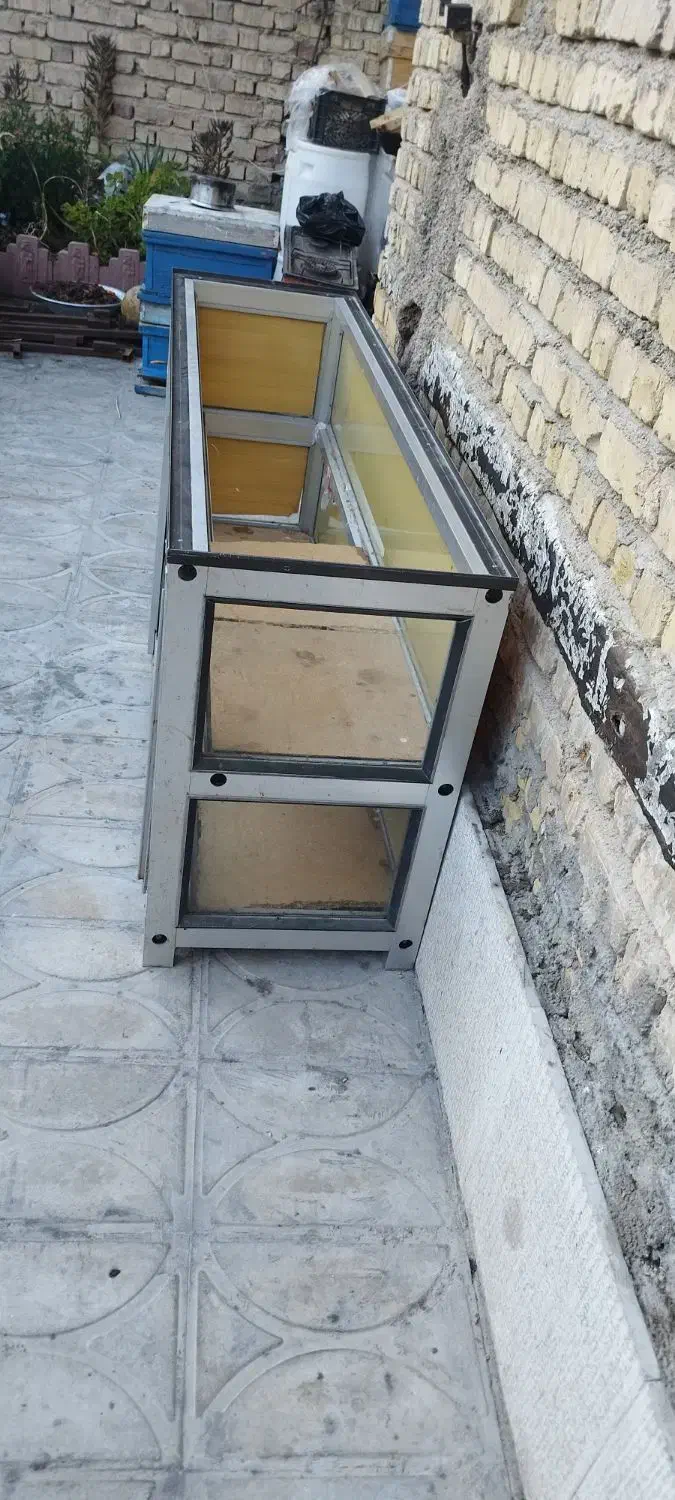 ویترین المنیومی در حد نو سالم|بوفه، ویترین، کنسول|شیراز, رکن‌آباد|دیوار