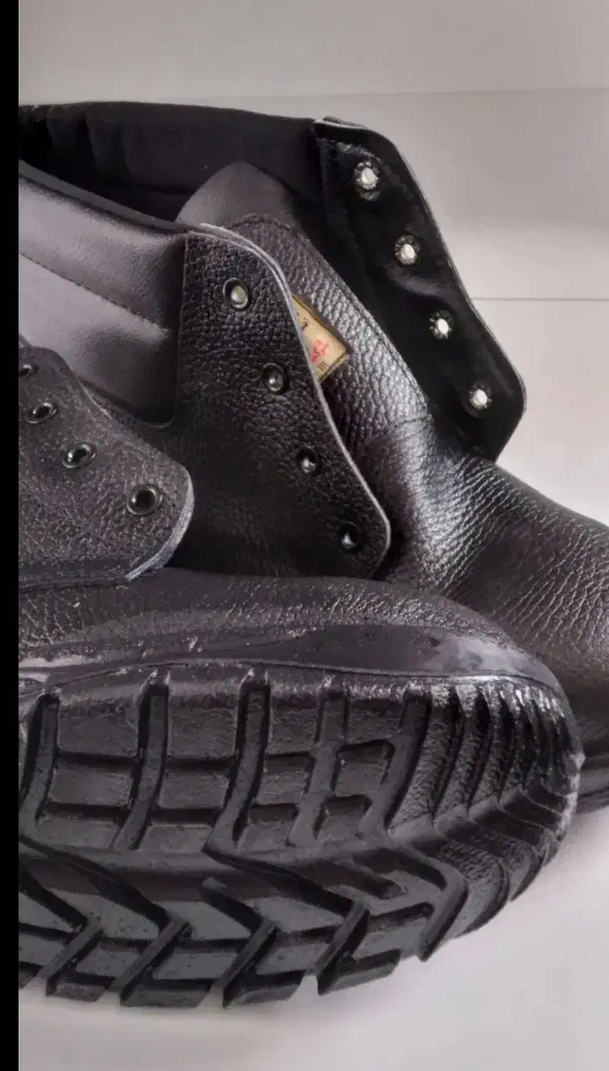 کفش کار|لباس|سبزوار, هویزه|دیوار