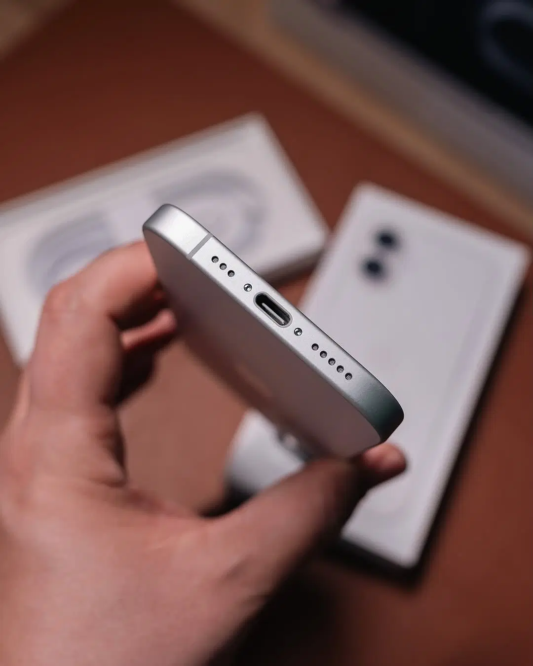 iPhone 16 normal|موبایل|ساری, |دیوار