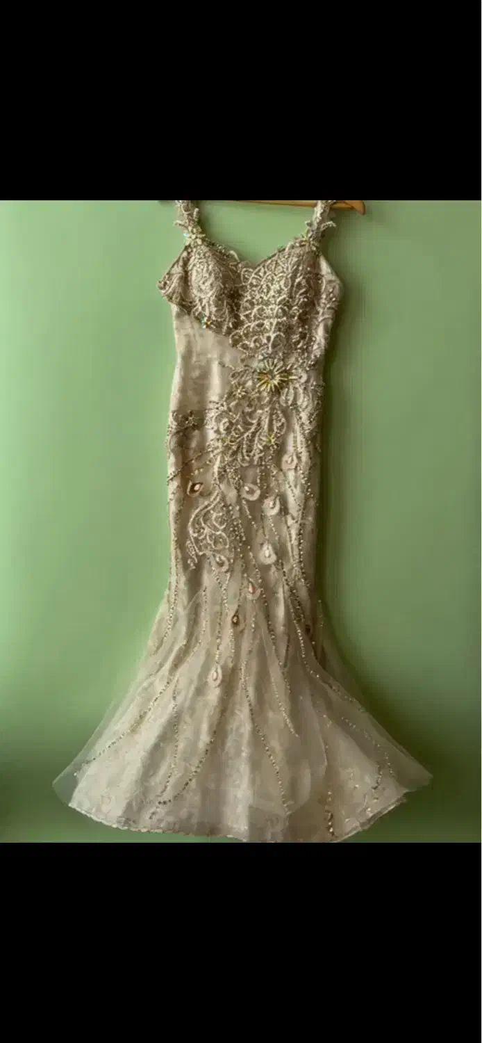 لباس مجلسی|لباس|قم, بنیاد|دیوار