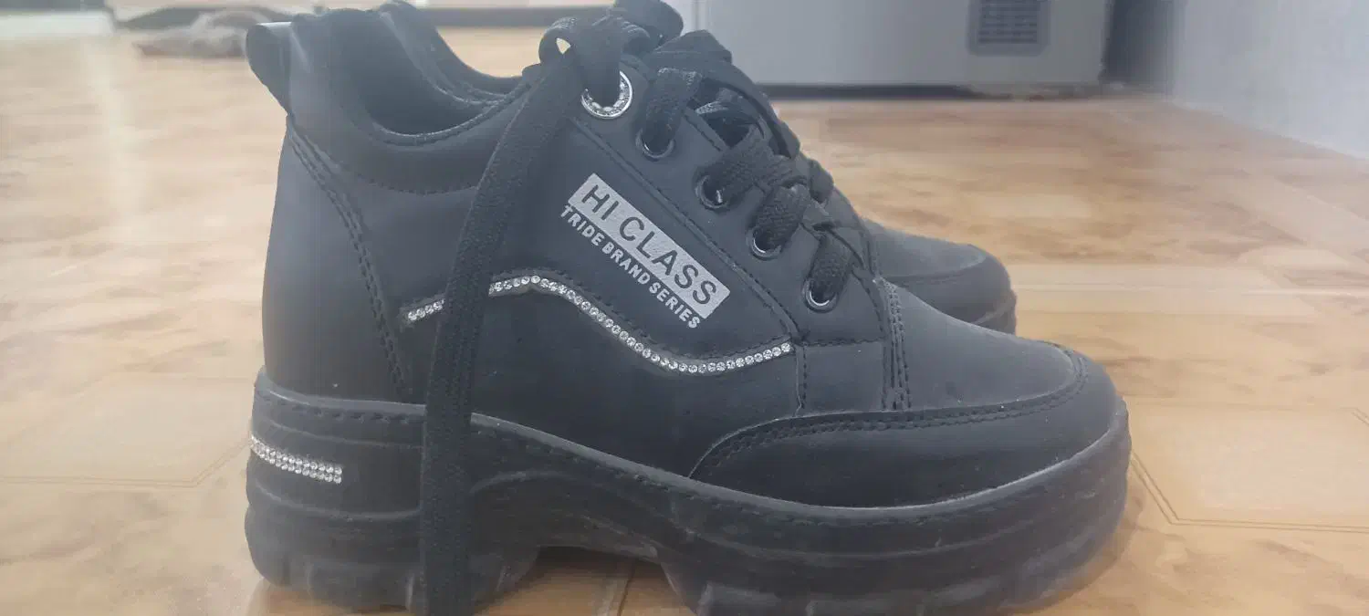 کفش|کیف، کفش، کمربند|یاسوج, |دیوار