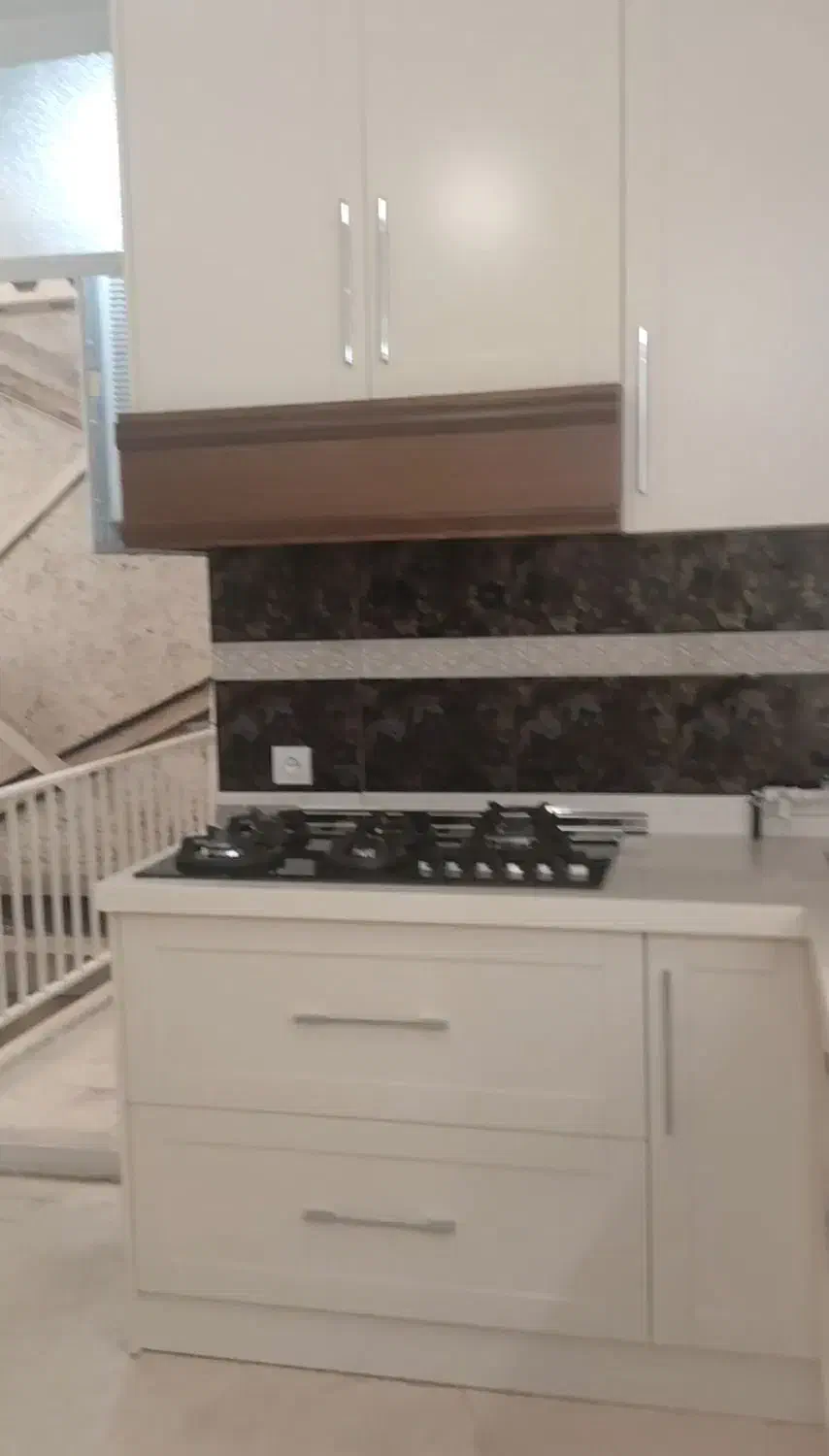 قیطریه ۱۰۰متر  ۲خواب  طبقه۳