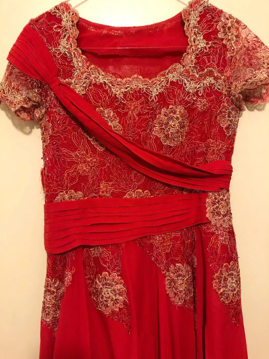 پیراهن مجلسی پر کار|لباس|مراغه, |دیوار