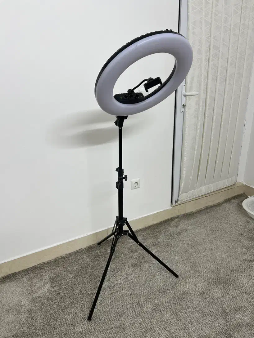 رینگ لایت|دوربین عکاسی و فیلم‌برداری|قم, طلاب غیر ایرانی|دیوار