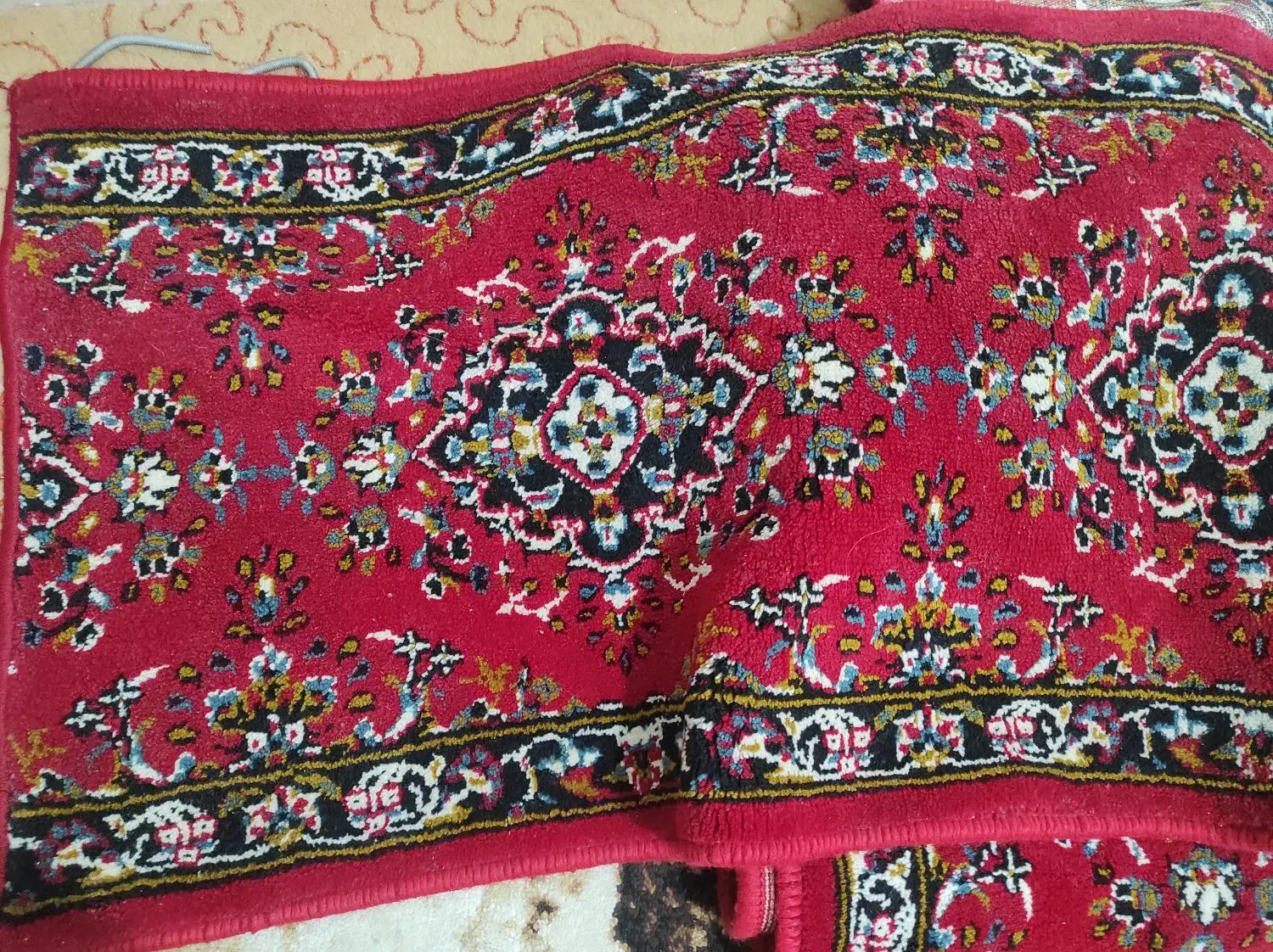 کناره فرش لاکی نیم متر عرض در۴ متر طول سالم و نو|فرش|شهریار, یوسف آباد صیرفی|دیوار