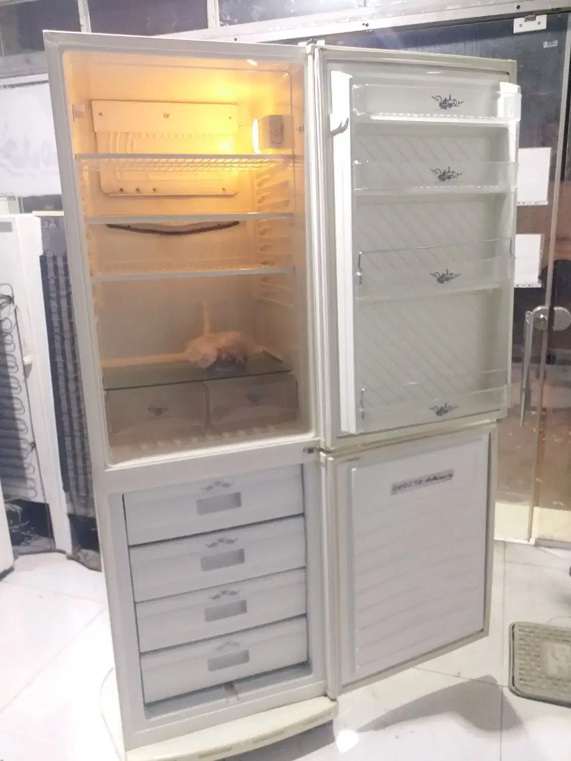 یخچال سالم و در حد میباشد|یخچال و فریزر|الوند, |دیوار