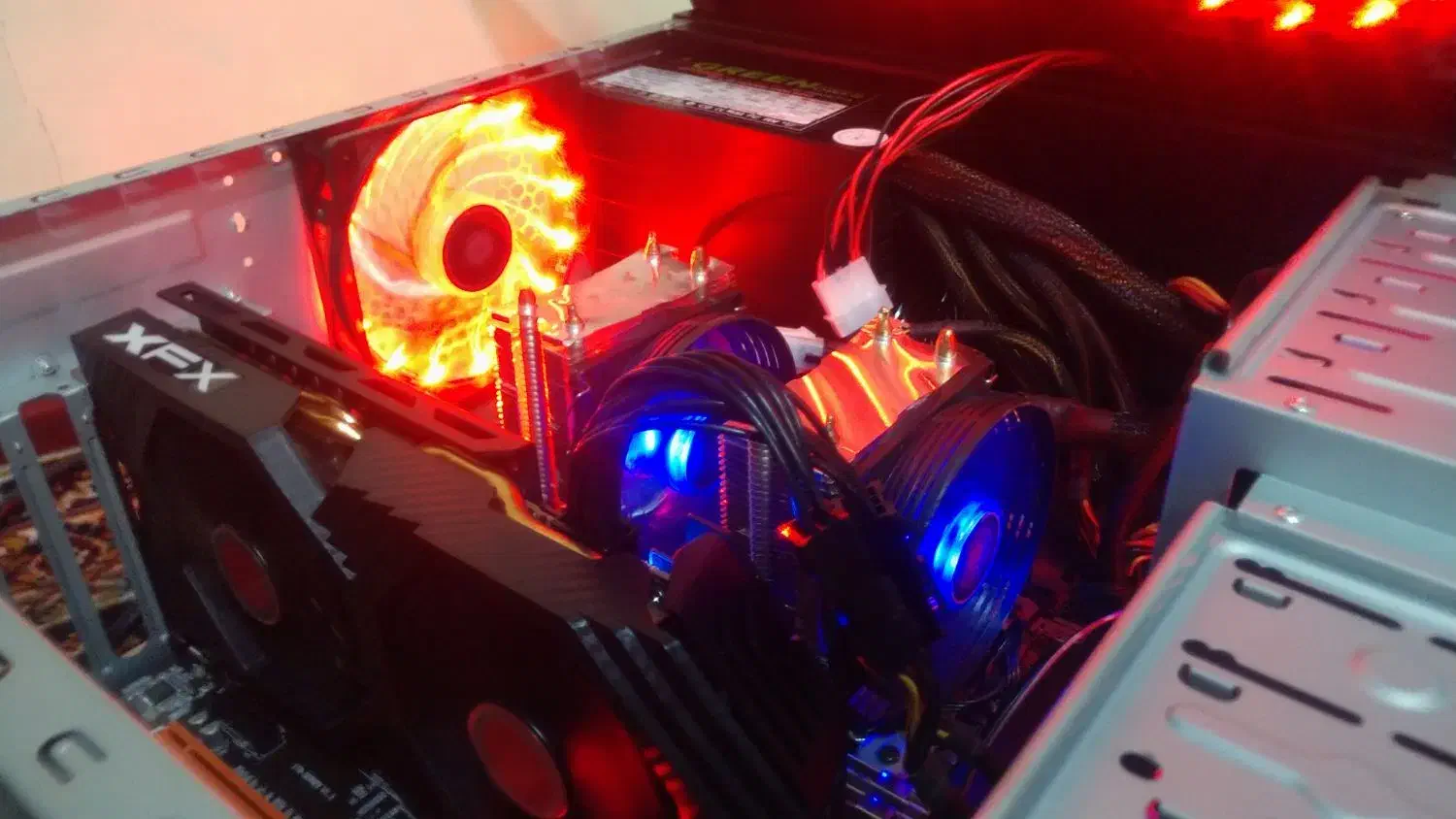 کیس 40 هسته‌ای سه بعدی سازی با رم 64 گیگ|رایانه رومیزی|تهران, شهرک غزالی|دیوار