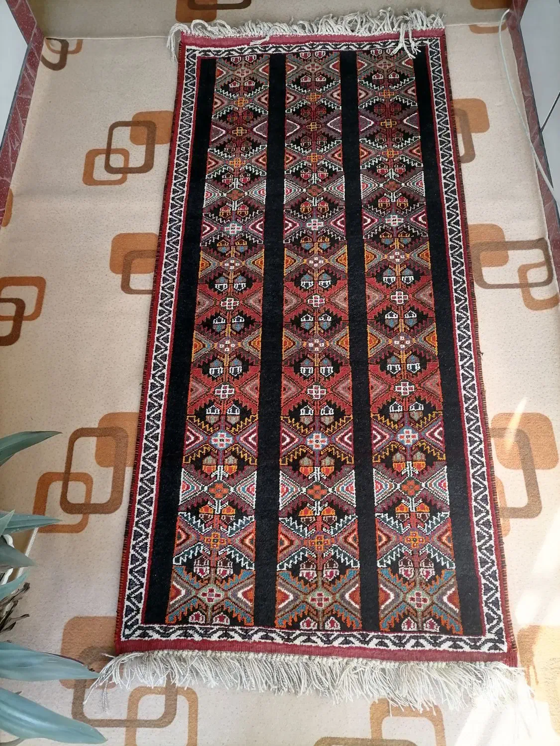 قالیچه دست بافت از جنس پشم|فرش|مرودشت, مسکن مهرگان|دیوار