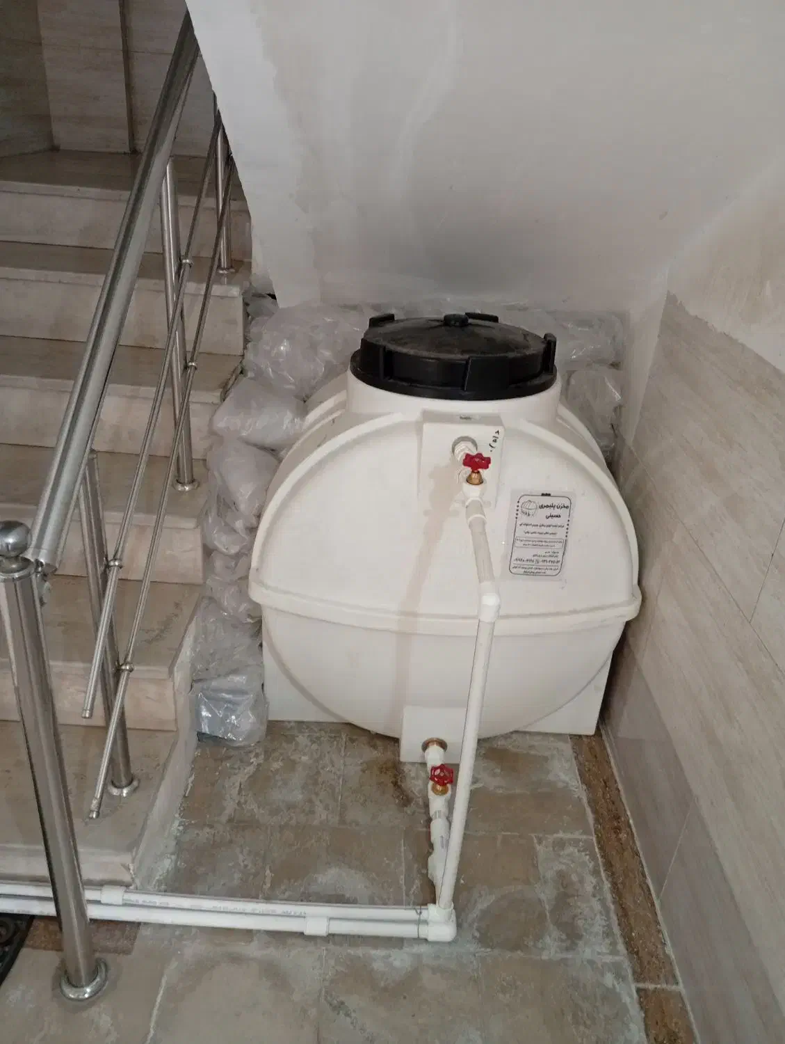 مخزن آب 1000لیتری زیر پله ای|مصالح و تجهیزات ساختمان|خاوران, |دیوار