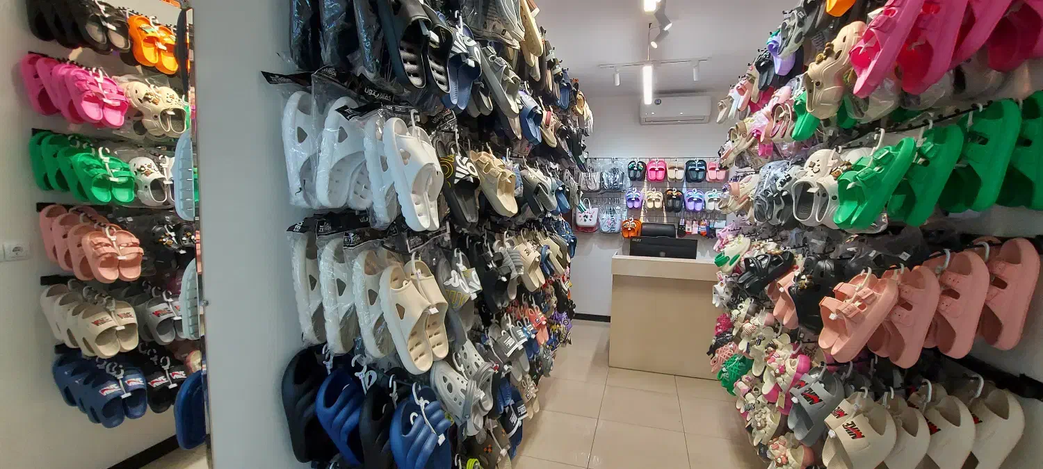 دمپایی و صندل در مجتمع تجاری ایرانیان. واحد F33|کیف، کفش، کمربند|شیراز, شهرک ایثار|دیوار