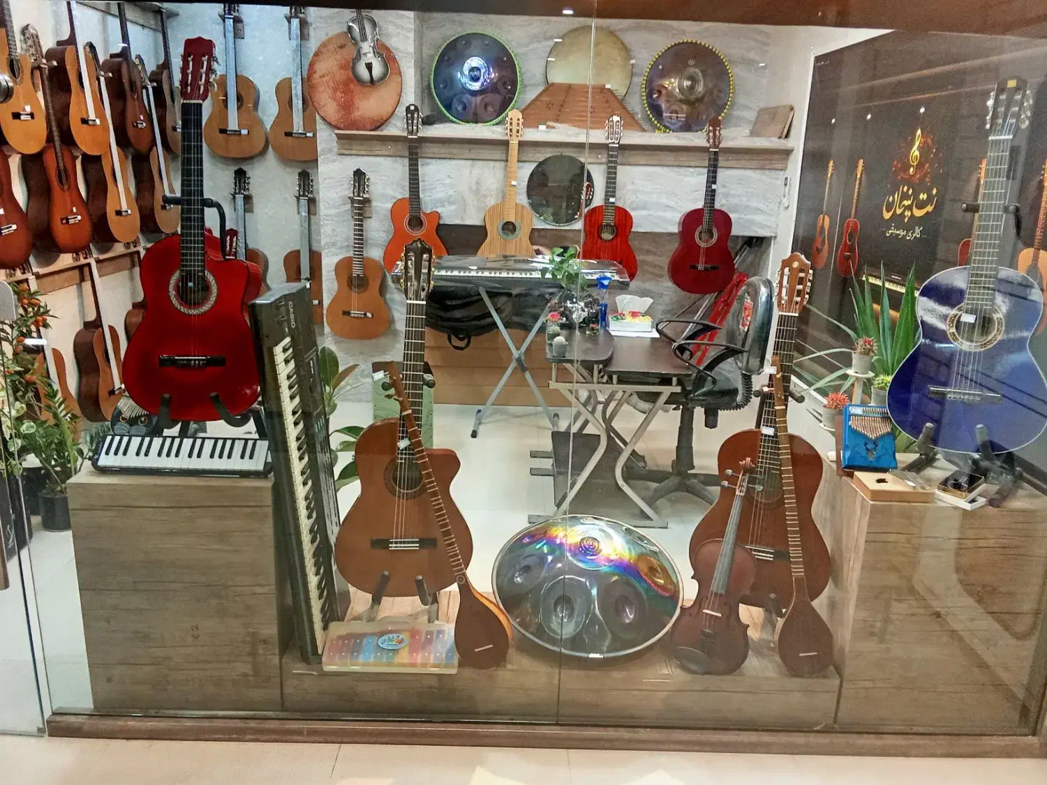 ویلن|ویولن|نیشابور, امین اسلامی|دیوار