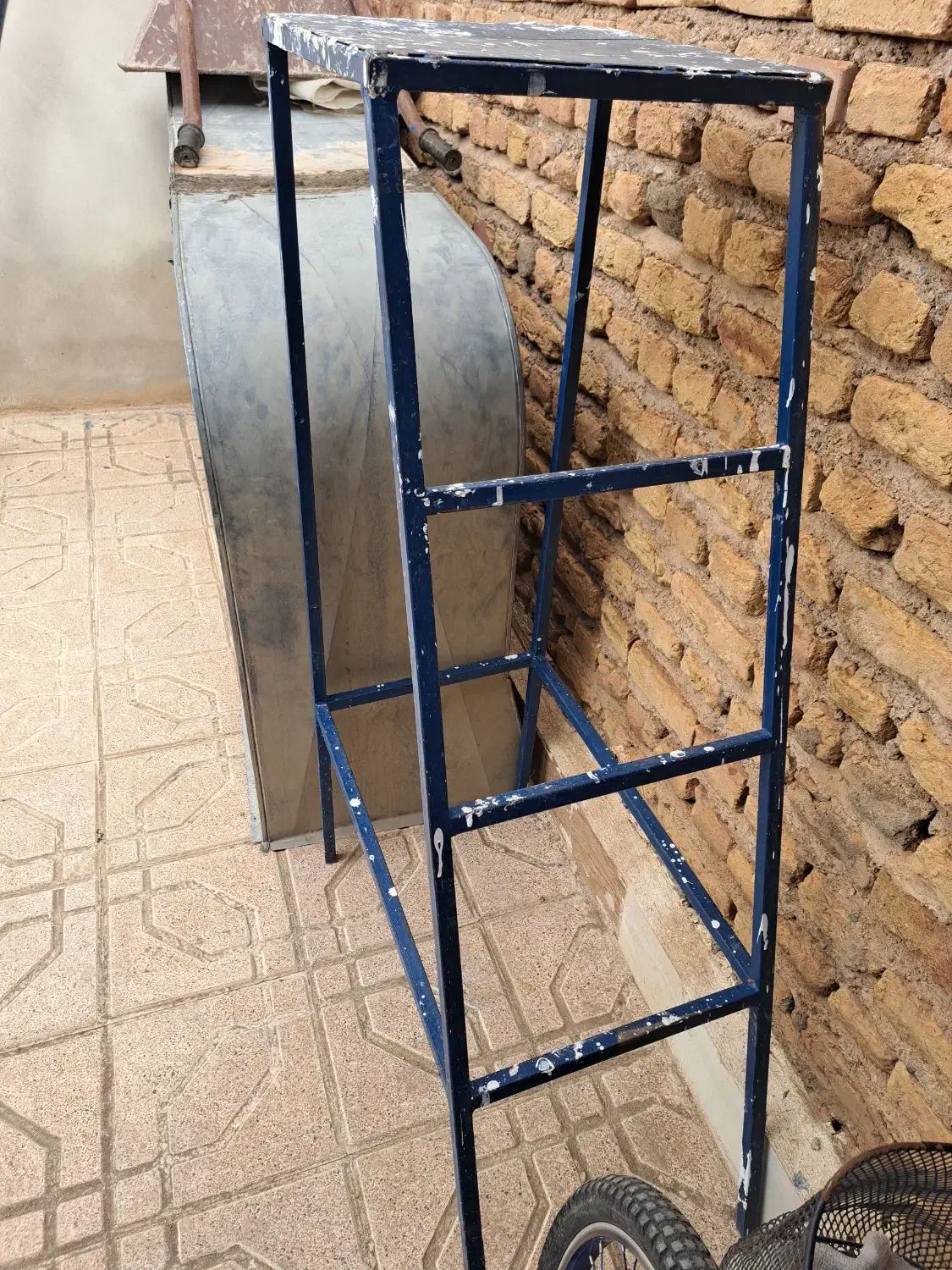 چهارپایه فلزی دست ساز مقاوم|صندلی و نیمکت|شوط, |دیوار