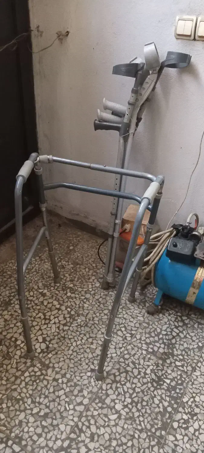 عصا ارنجی تقریبن نو و واکر از جنس خوب|آرایشی، بهداشتی، درمانی|لنگرود, |دیوار