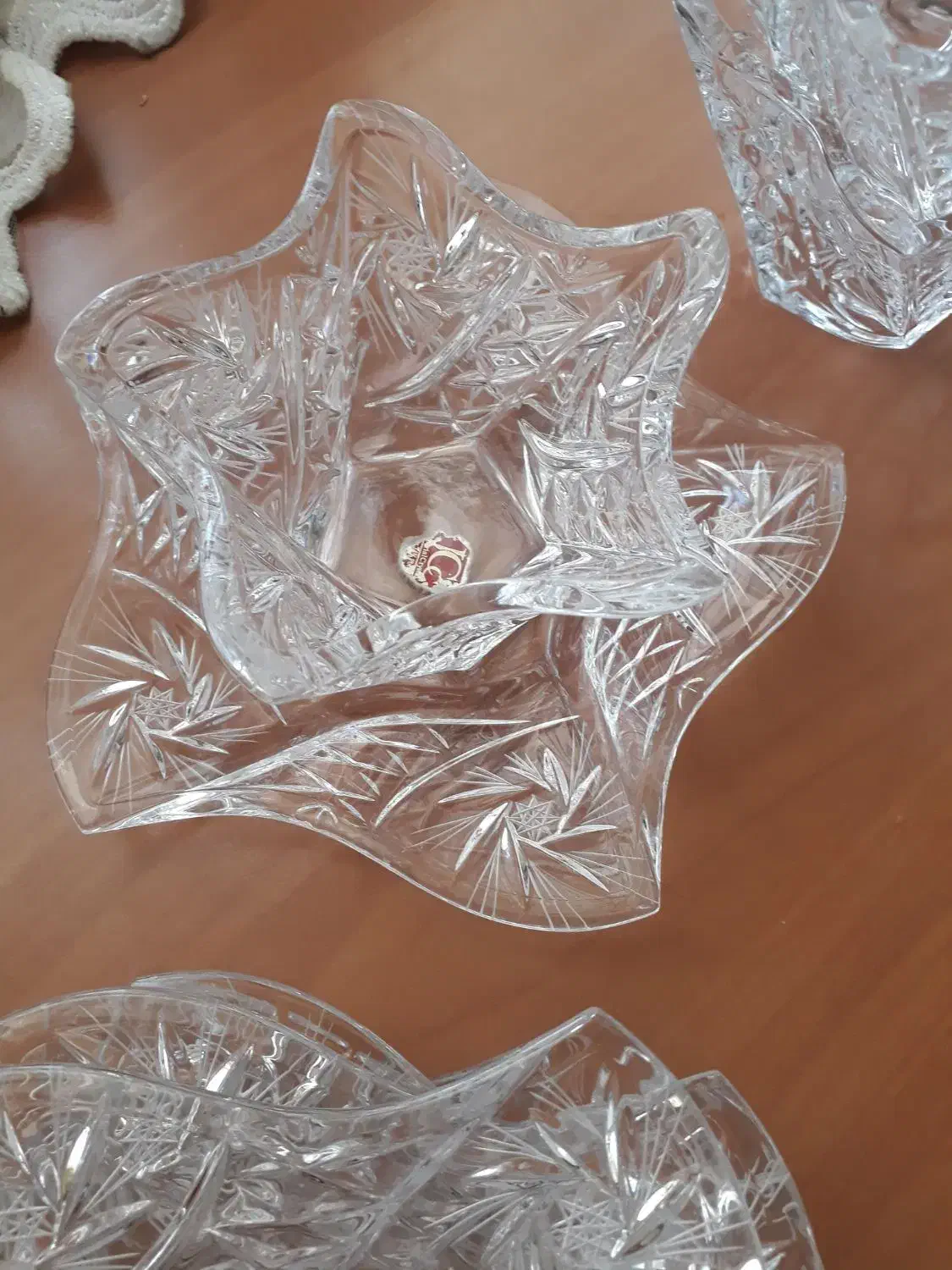 یک دست پیش دستی و یک دست آجیل خوری کریستال جی سی|ظروف سرو و پذیرایی|تهران, آسمان|دیوار