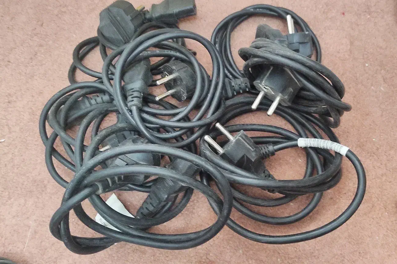 سیم های تلفن و|مودم و تجهیزات شبکه|مشهد, حجاب (شهرک غرب)|دیوار