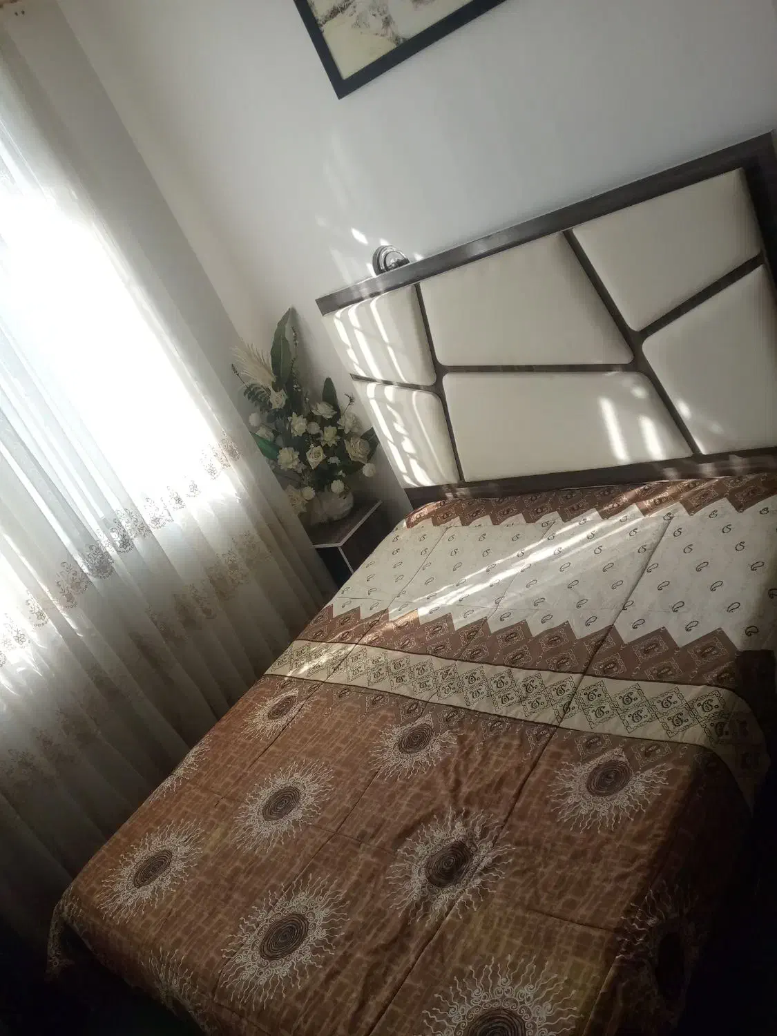 تخت دو نفره همراه با میز کنسول|تخت و سرویس خواب|نوشین شهر, |دیوار