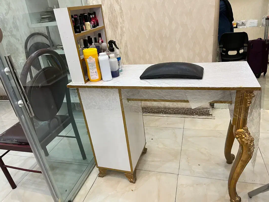 وسایل خدمات ناخن همراه میز|آرایشگاه و سالنهای زیبایی|تهران, جی|دیوار