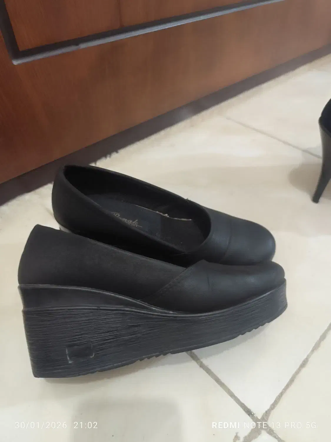 کفش|کیف، کفش، کمربند|سهند, |دیوار