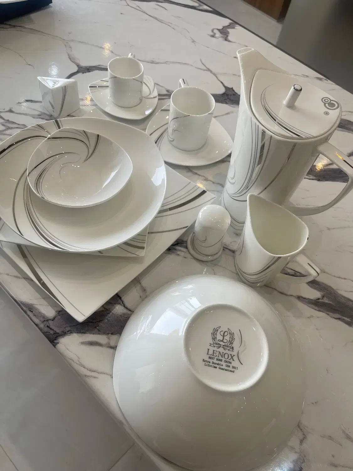 سرویس ۱۸ نفره،از برند لنوکس آمریکایی(اورجینال)|ظروف سرو و پذیرایی|اصفهان, آبشار|دیوار