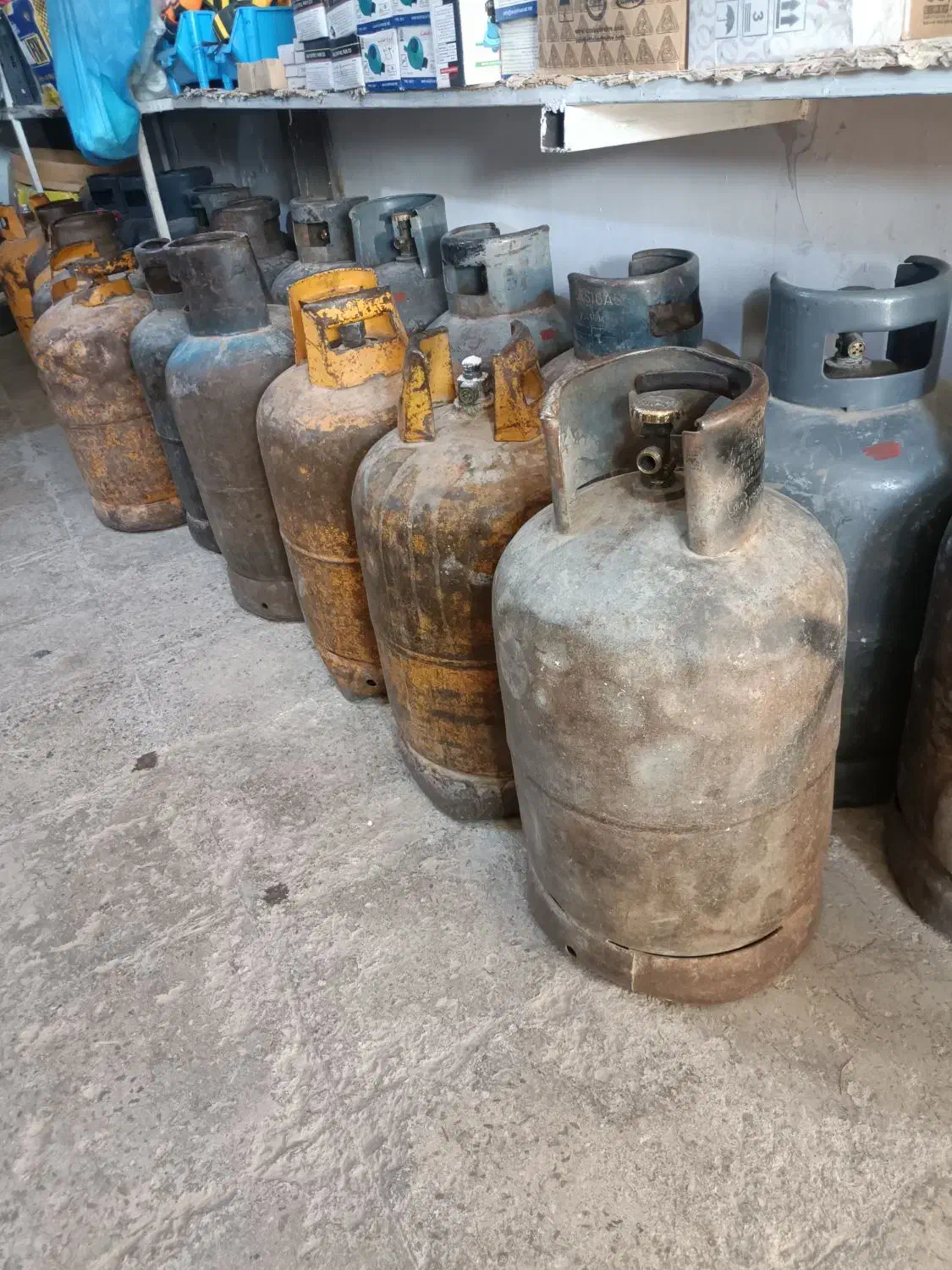 کپسول زرد. و سیاه فروشی|ابزارآلات|سراوان, |دیوار