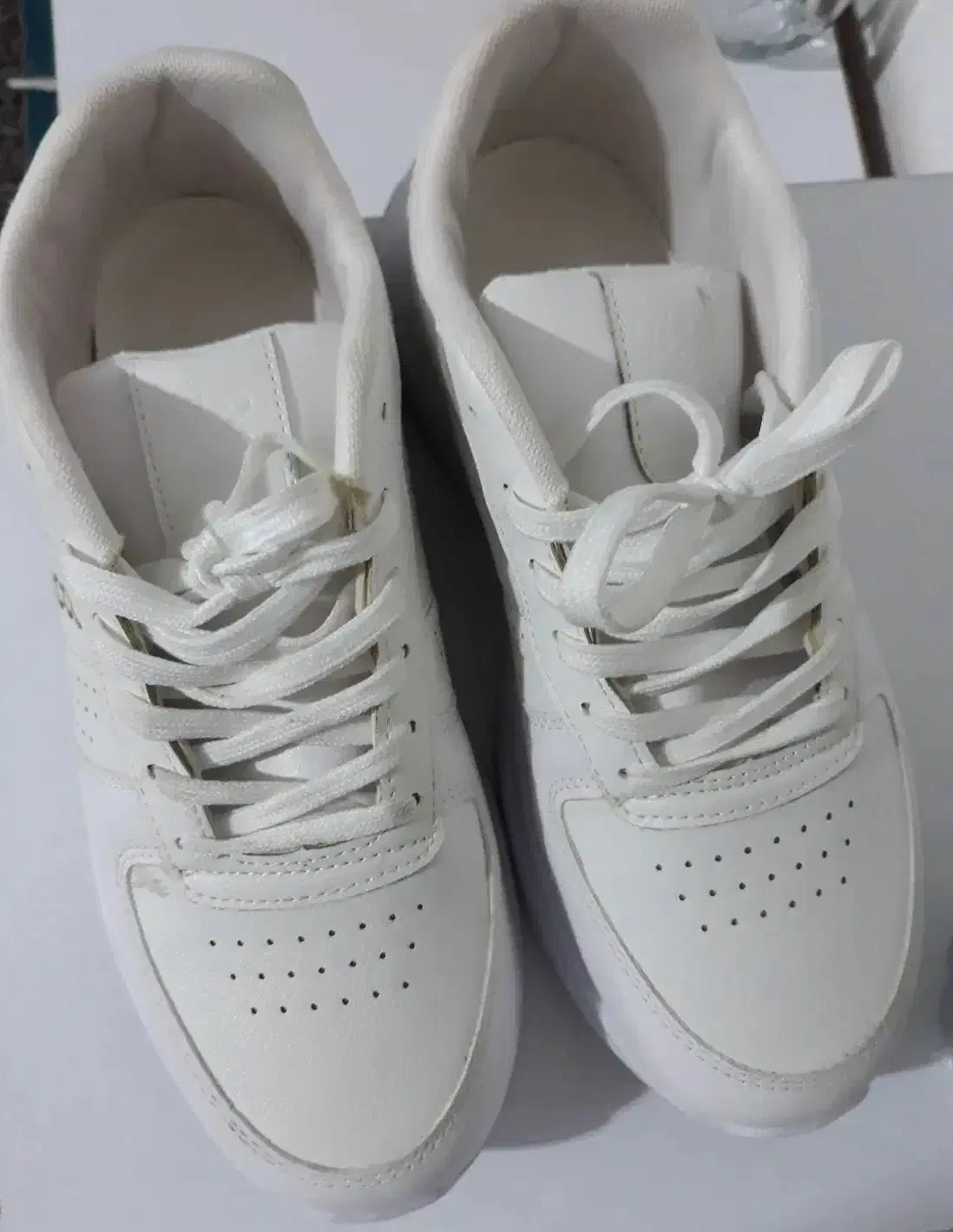 کفش تازه خریداری شده|کیف، کفش، کمربند|دوگنبدان, |دیوار