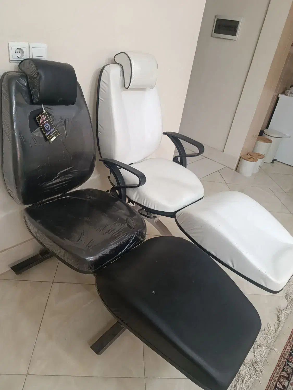 صندلی میکاپ|آرایشگاه و سالنهای زیبایی|نیشابور, بلوار گلها|دیوار