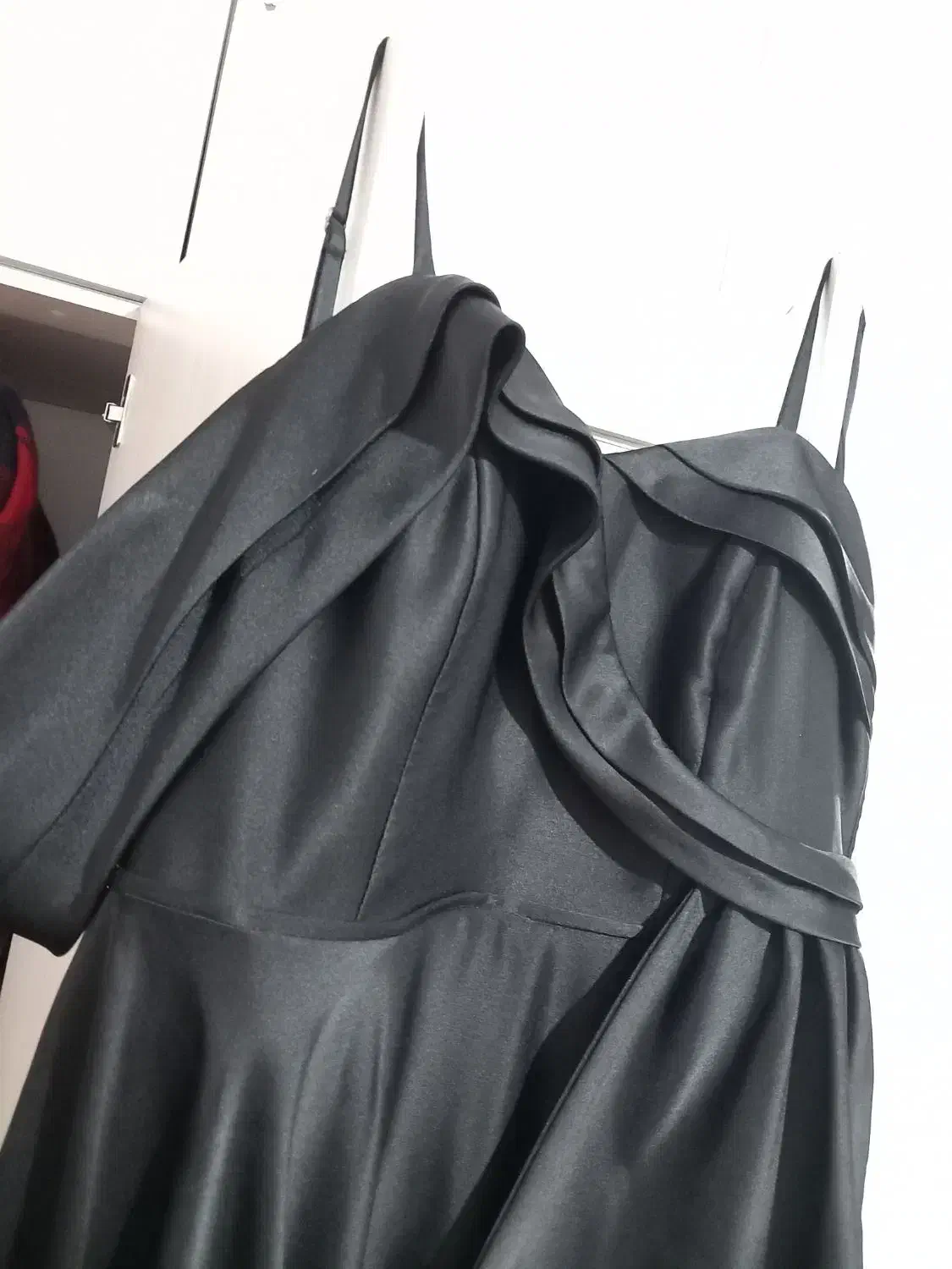 لباس مجلسی نو|لباس|اصفهان, بهارستان|دیوار