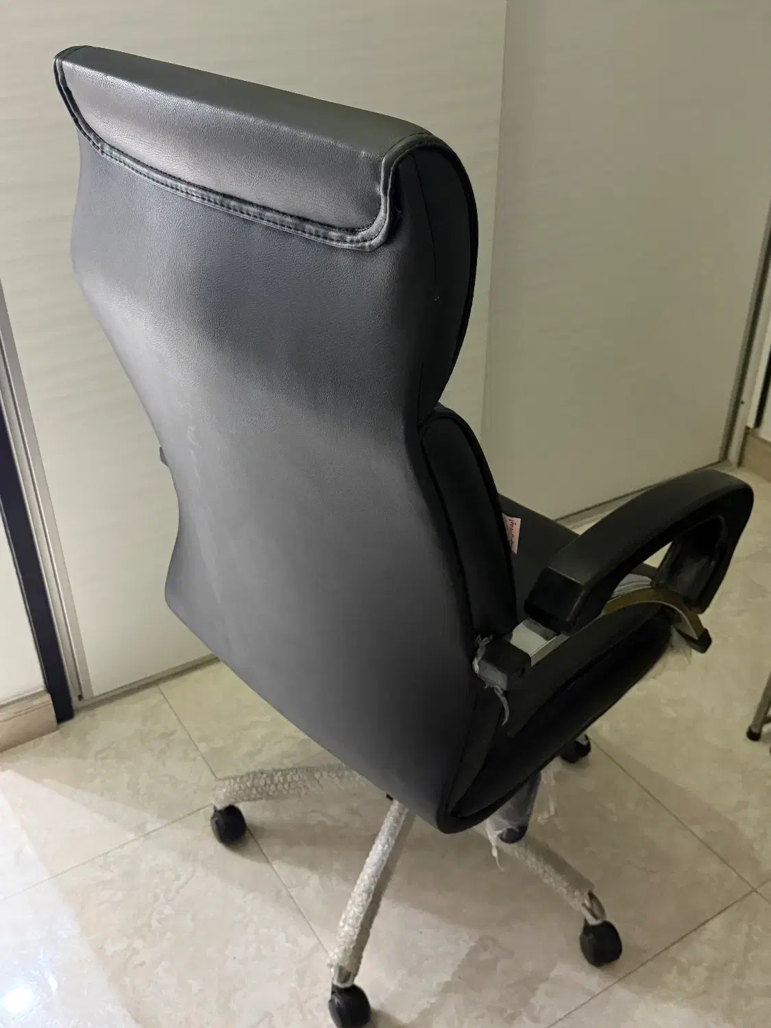 تجهیزات ارایشگاهی (میز،تخت،صندلی)|آرایشگاه و سالنهای زیبایی|محمودآباد, |دیوار