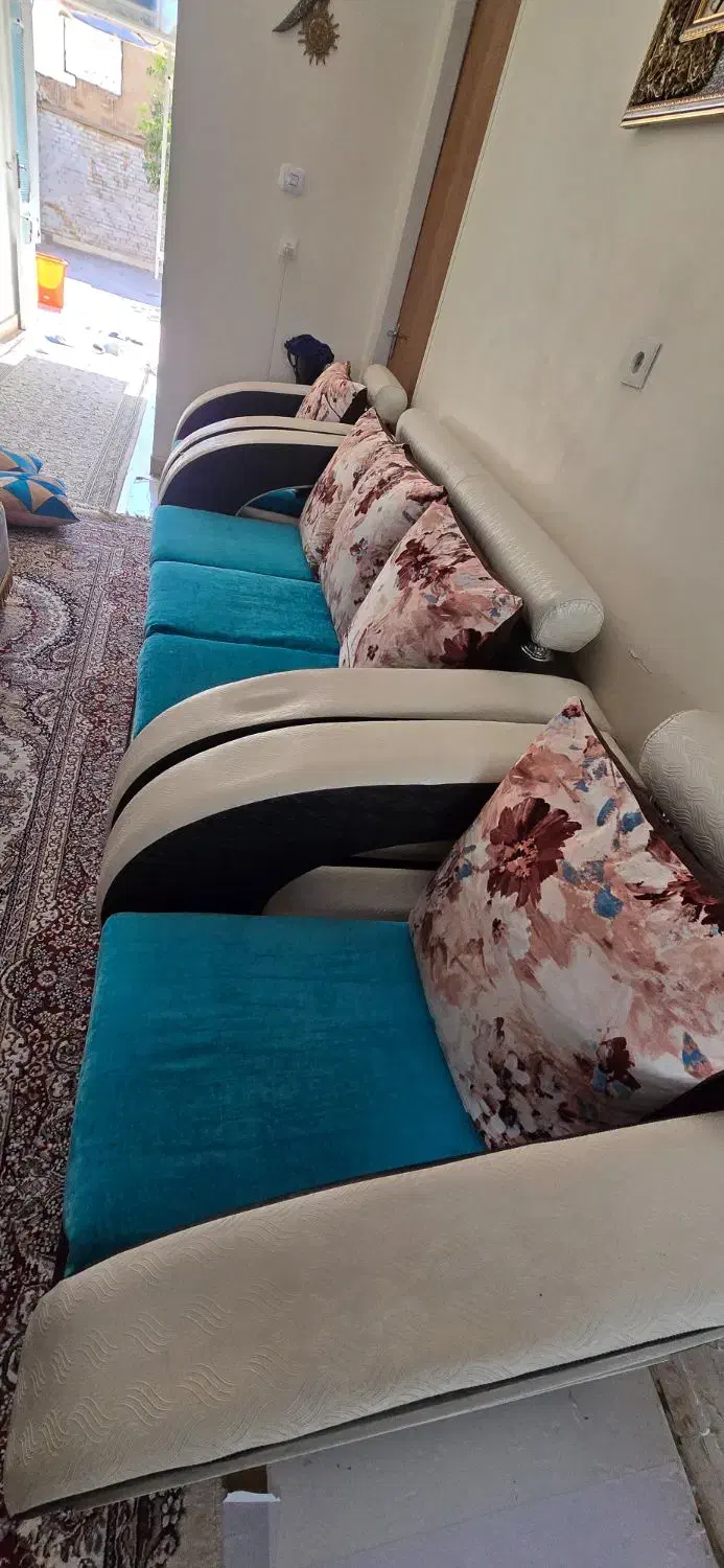 مبلمان هفت نفره با تمیز با کوسن|مبلمان خانگی و میز عسلی|شیراز, لاله|دیوار