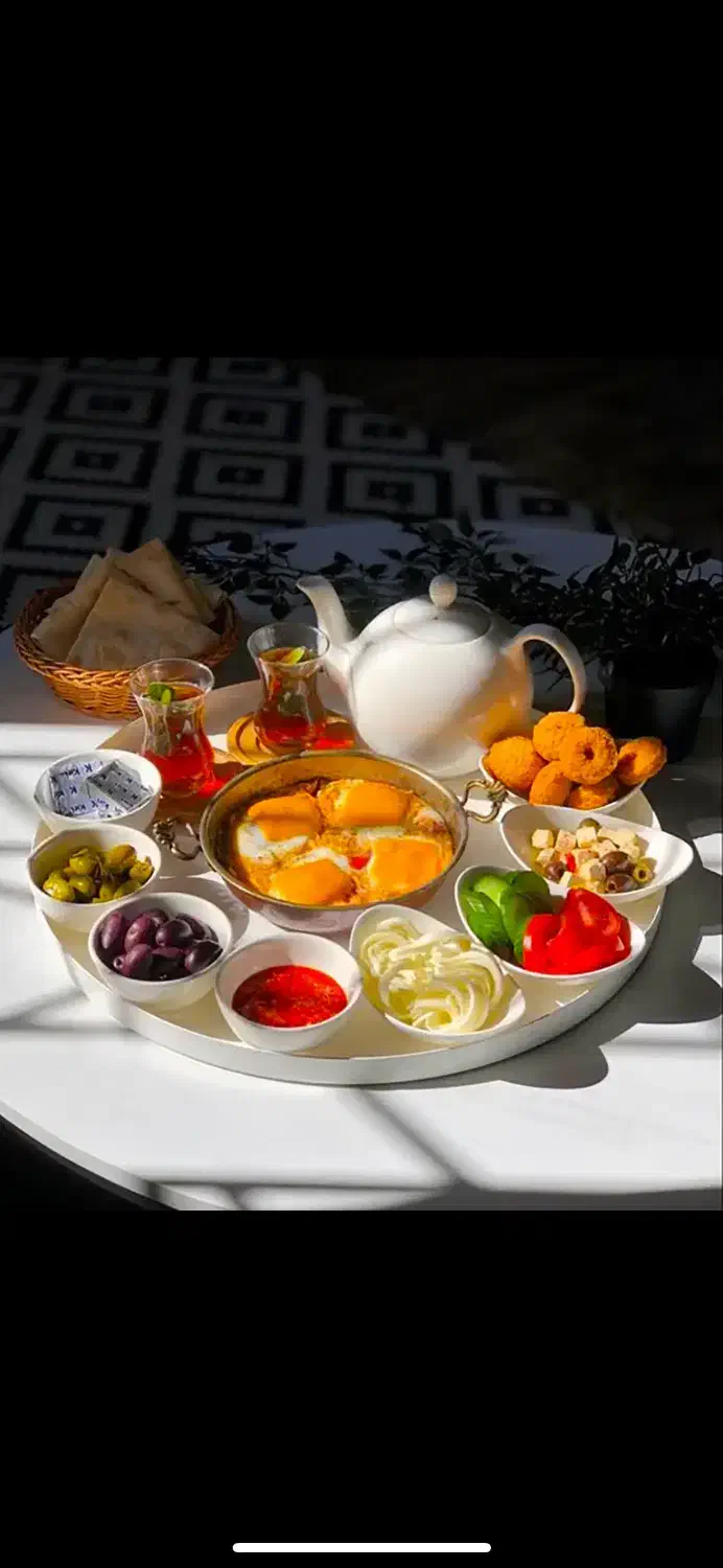 نیازمند اشپز و کمک اشپز صبحانه کافه|استخدام خدمات فروشگاه و رستوران|بندر دیر, |دیوار